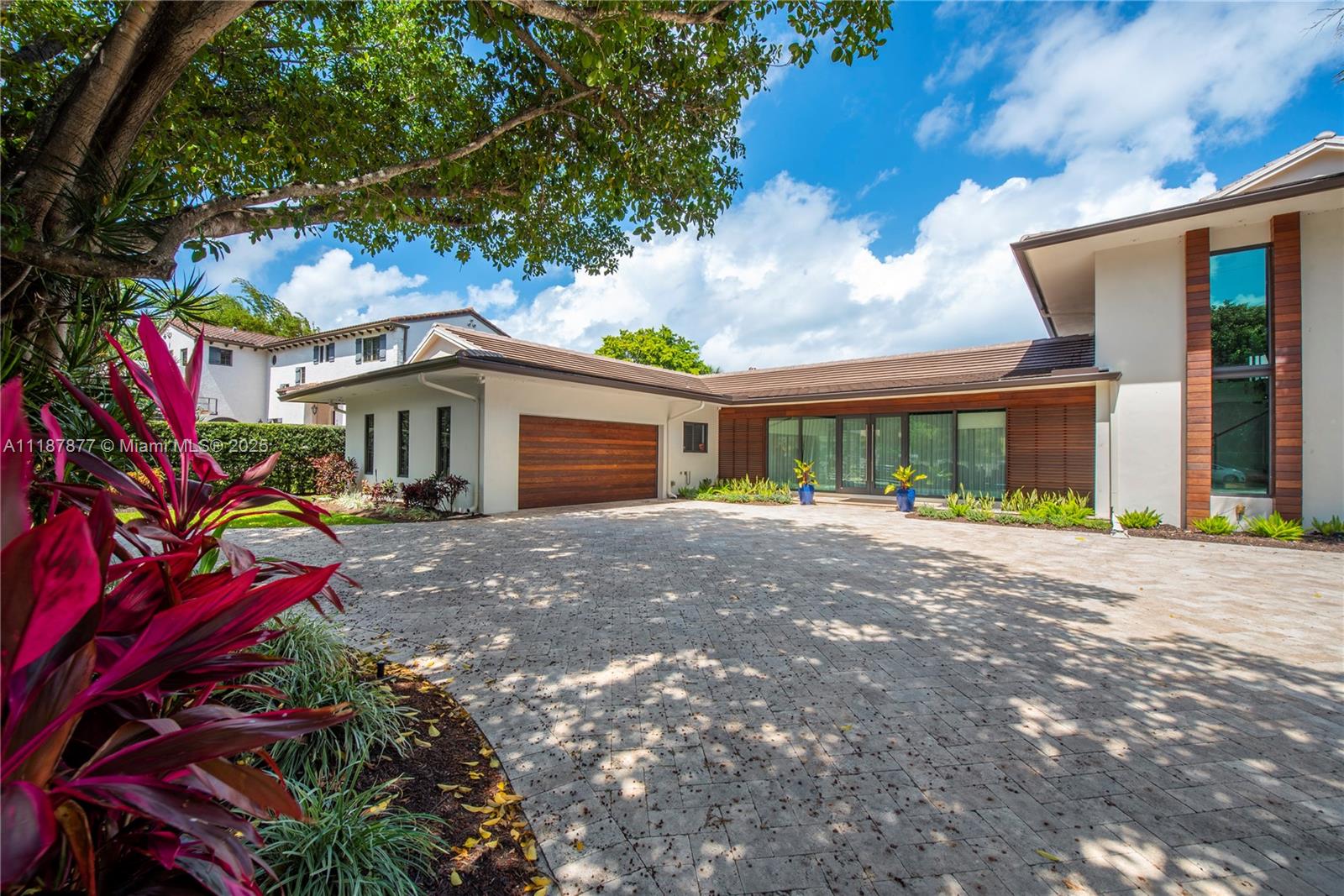 1025 Diplomat Pkwy Hollywood, FL 33019