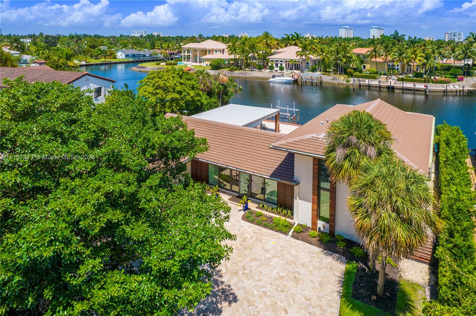 1025 Diplomat Pkwy Hollywood, FL 33019