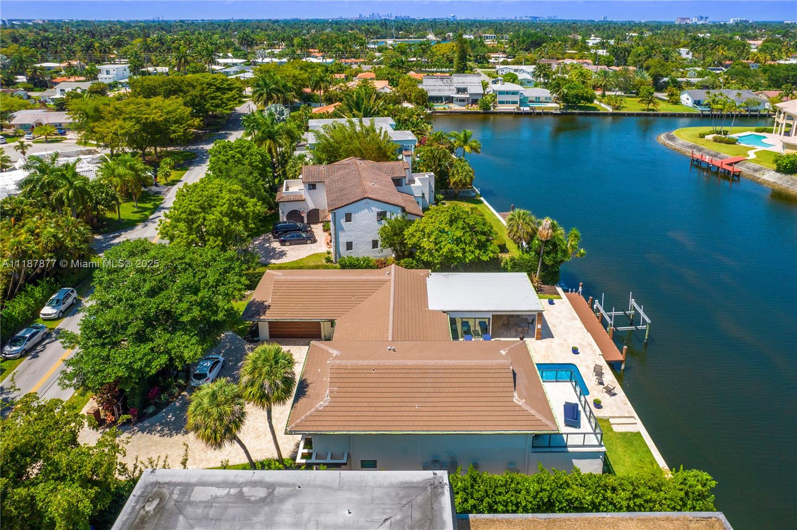 1025 Diplomat Pkwy Hollywood, FL 33019