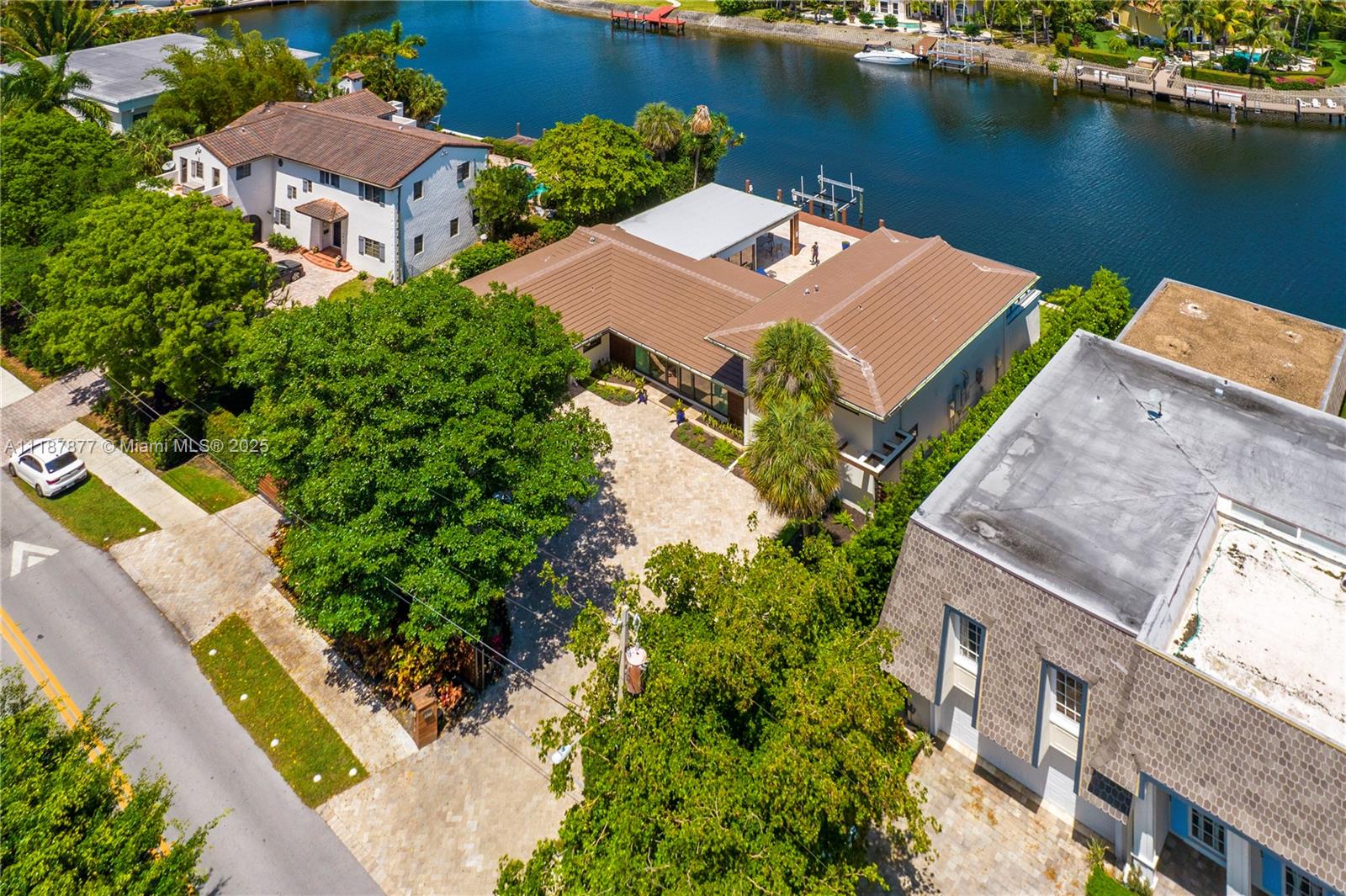 1025 Diplomat Pkwy Hollywood, FL 33019