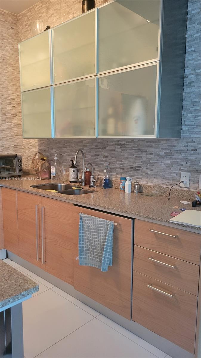 218 SE 14th St #TS305 Miami, FL 33131