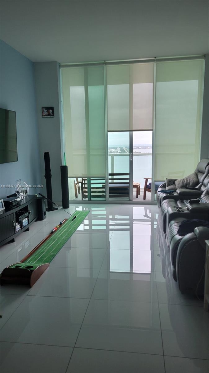 218 SE 14th St #TS305 Miami, FL 33131