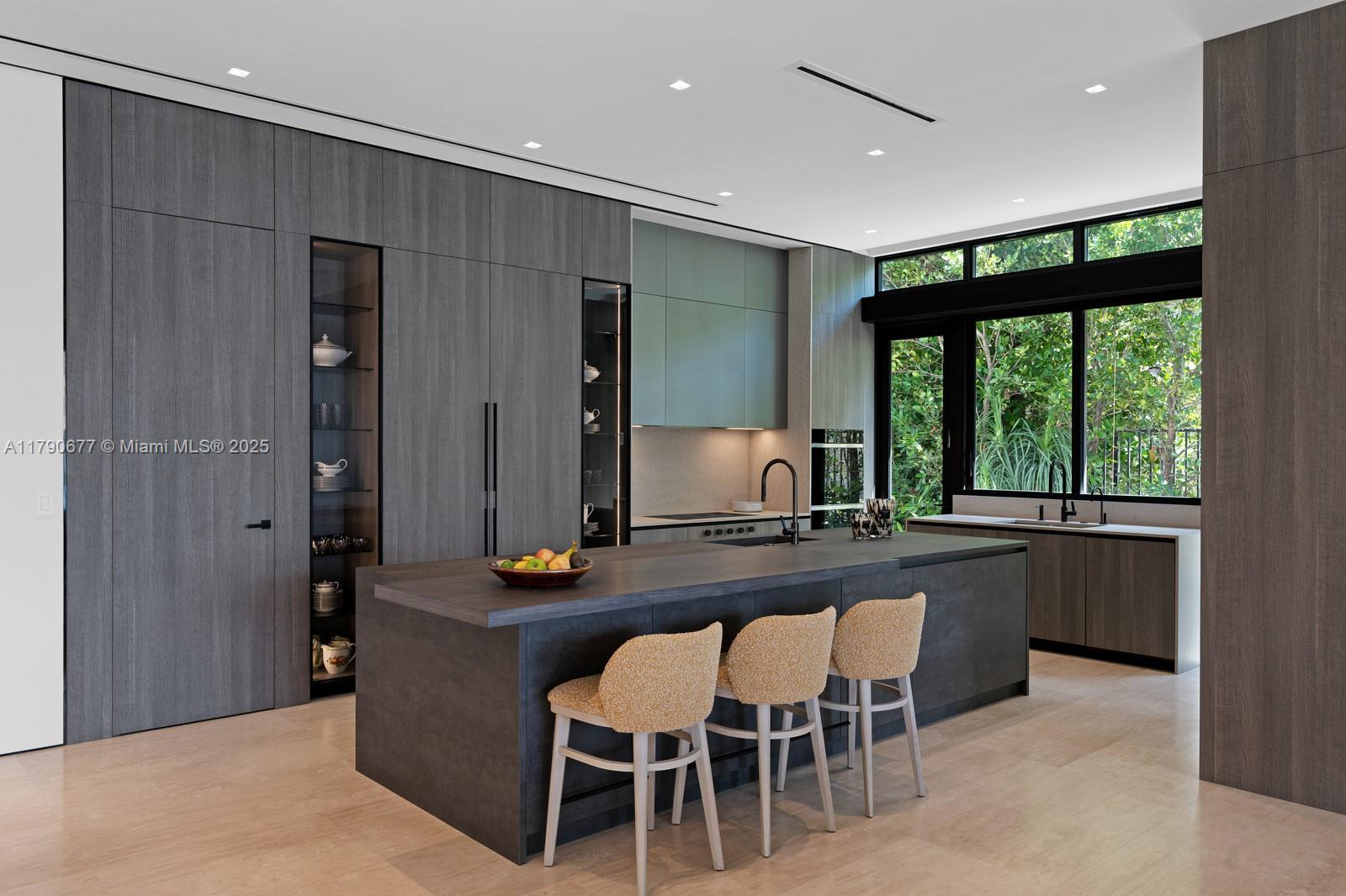 194 S Island Dr Golden Beach, FL 33160