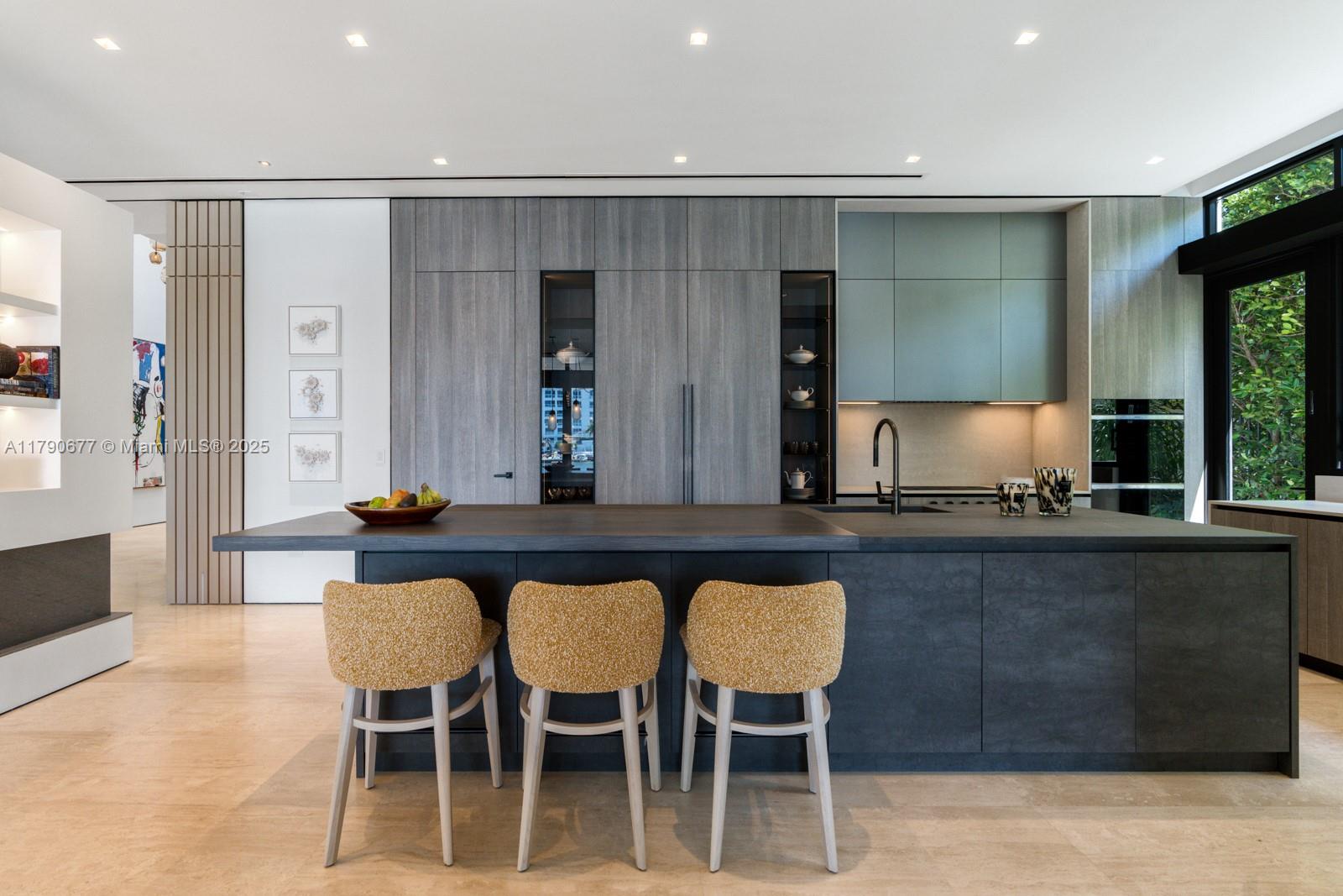 194 S Island Dr Golden Beach, FL 33160