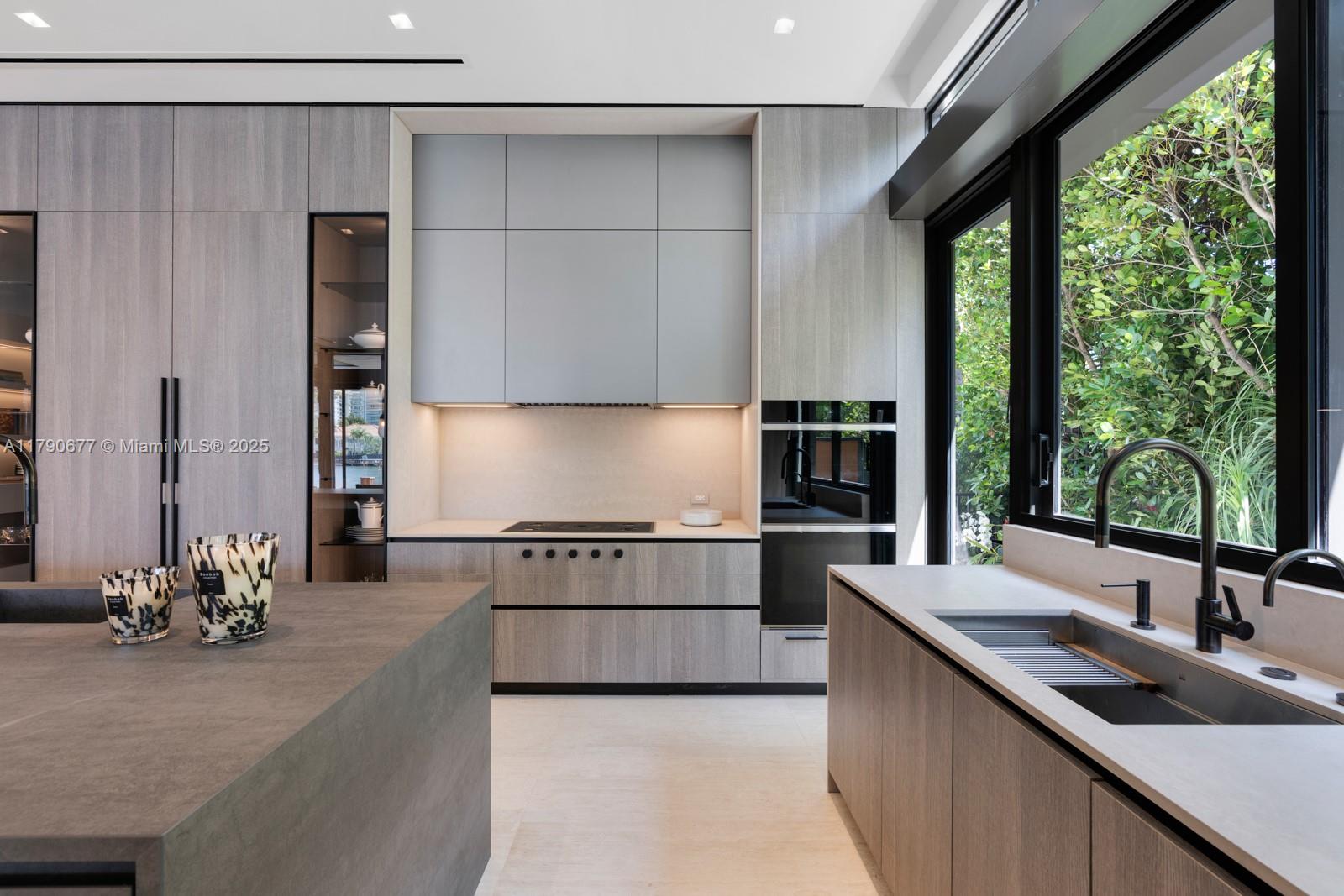 194 S Island Dr Golden Beach, FL 33160