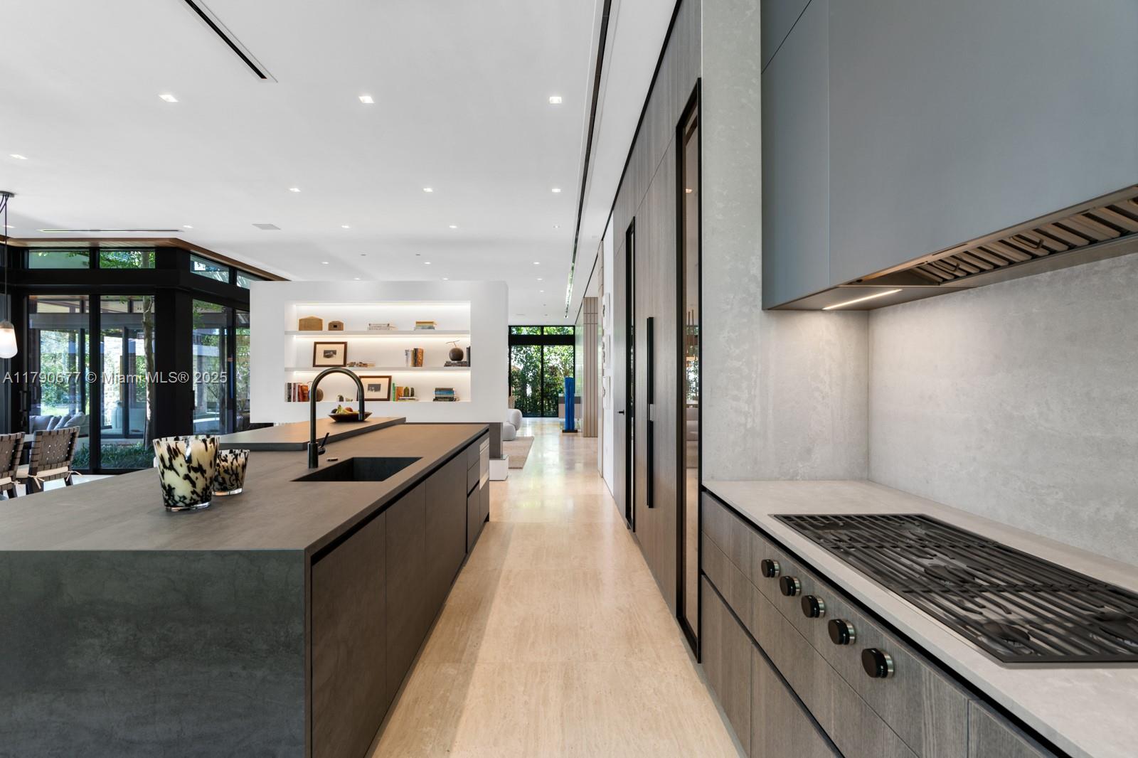 194 S Island Dr Golden Beach, FL 33160