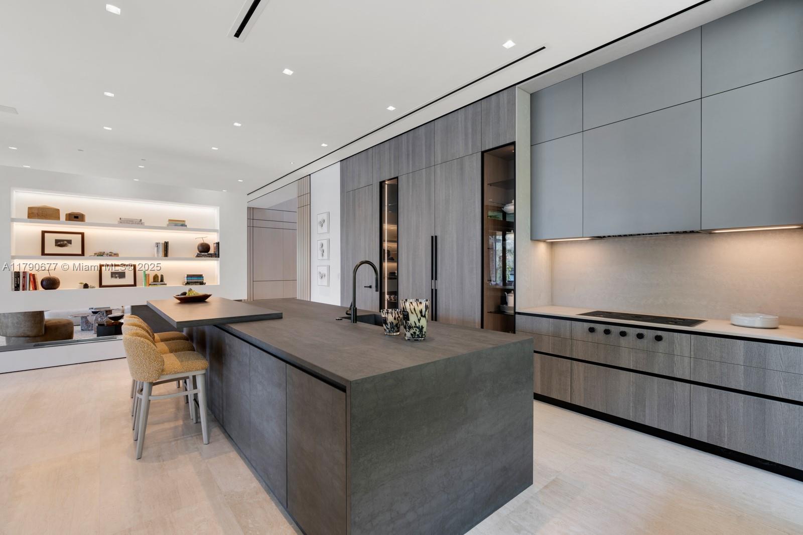 194 S Island Dr Golden Beach, FL 33160