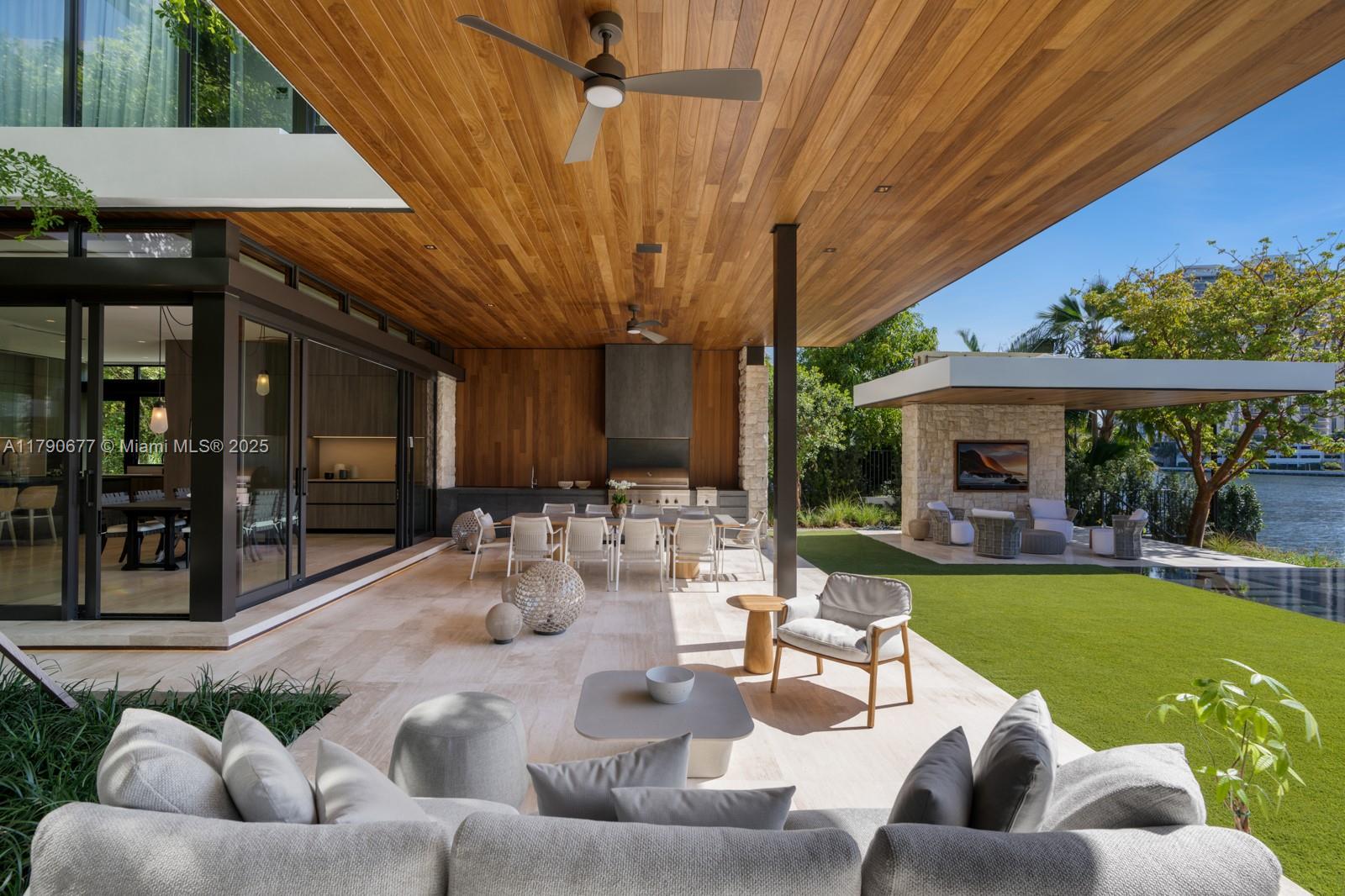 194 S Island Dr Golden Beach, FL 33160