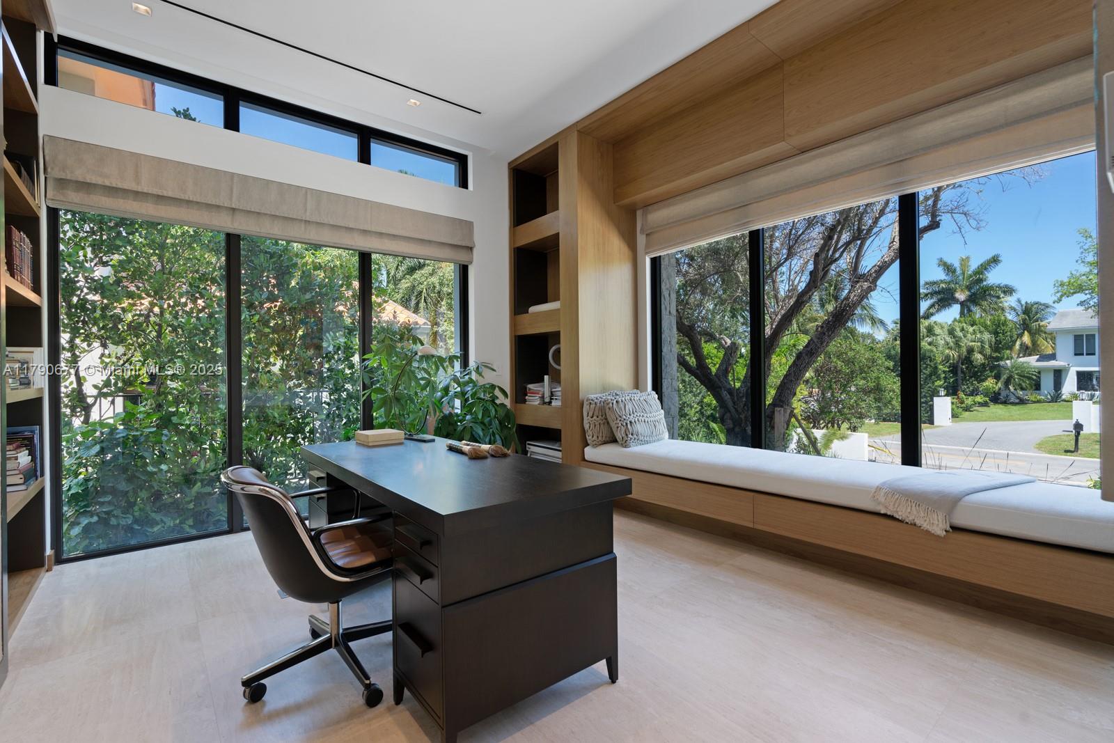 194 S Island Dr Golden Beach, FL 33160