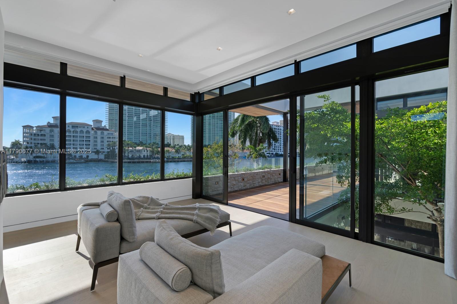 194 S Island Dr Golden Beach, FL 33160