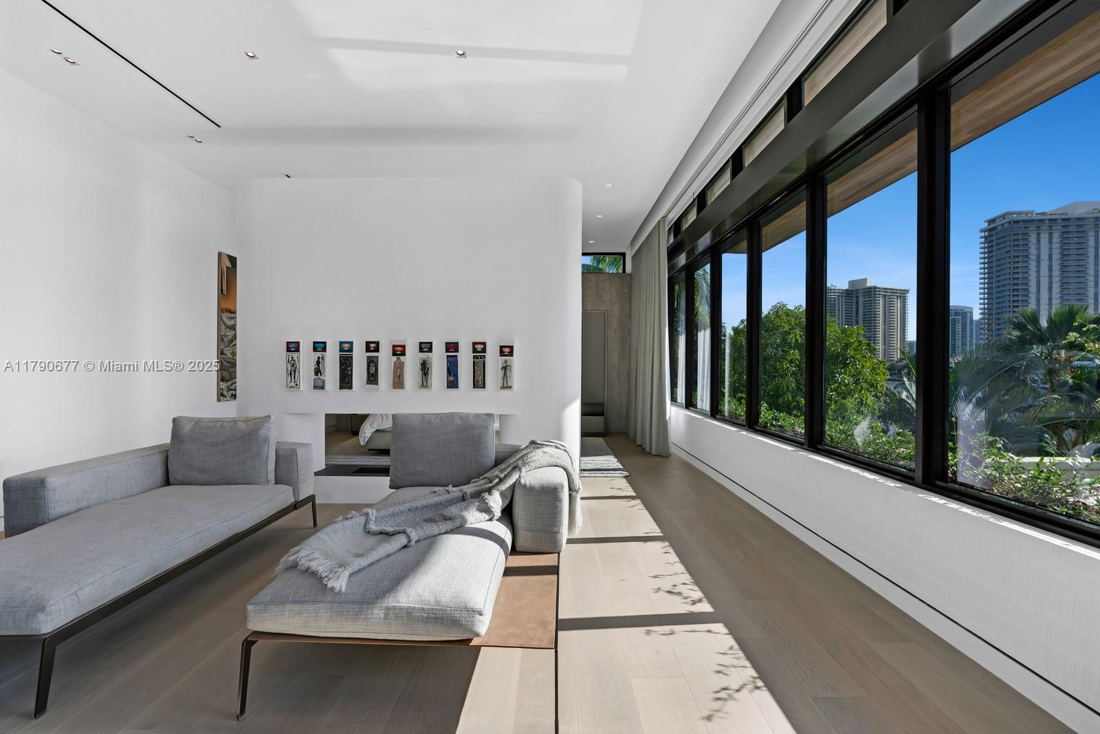 194 S Island Dr Golden Beach, FL 33160