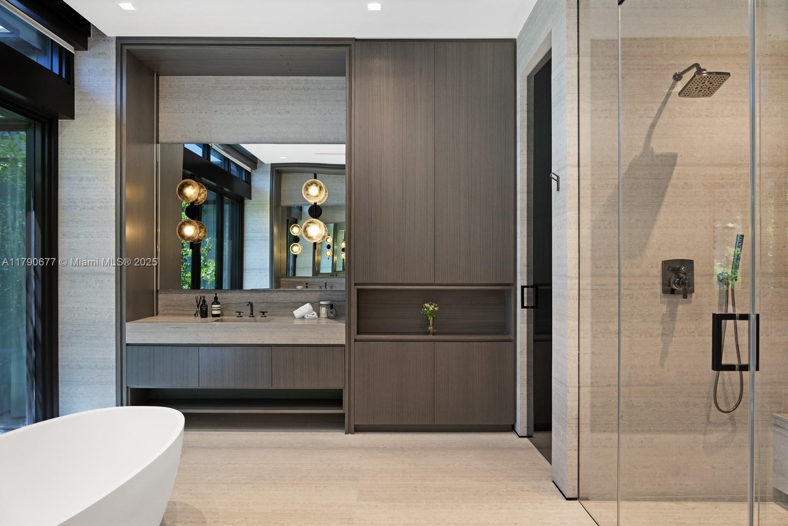 194 S Island Dr Golden Beach, FL 33160