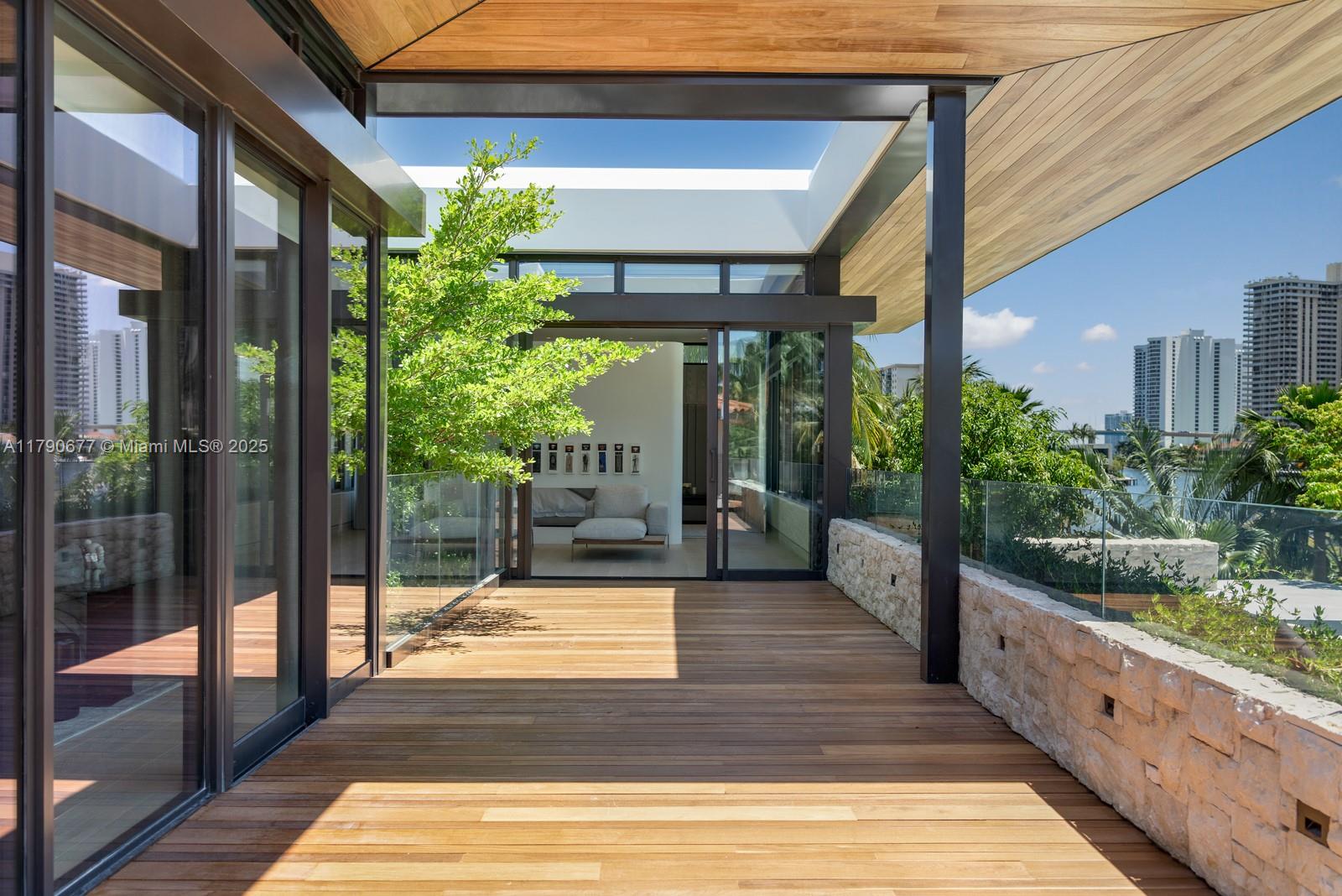 194 S Island Dr Golden Beach, FL 33160