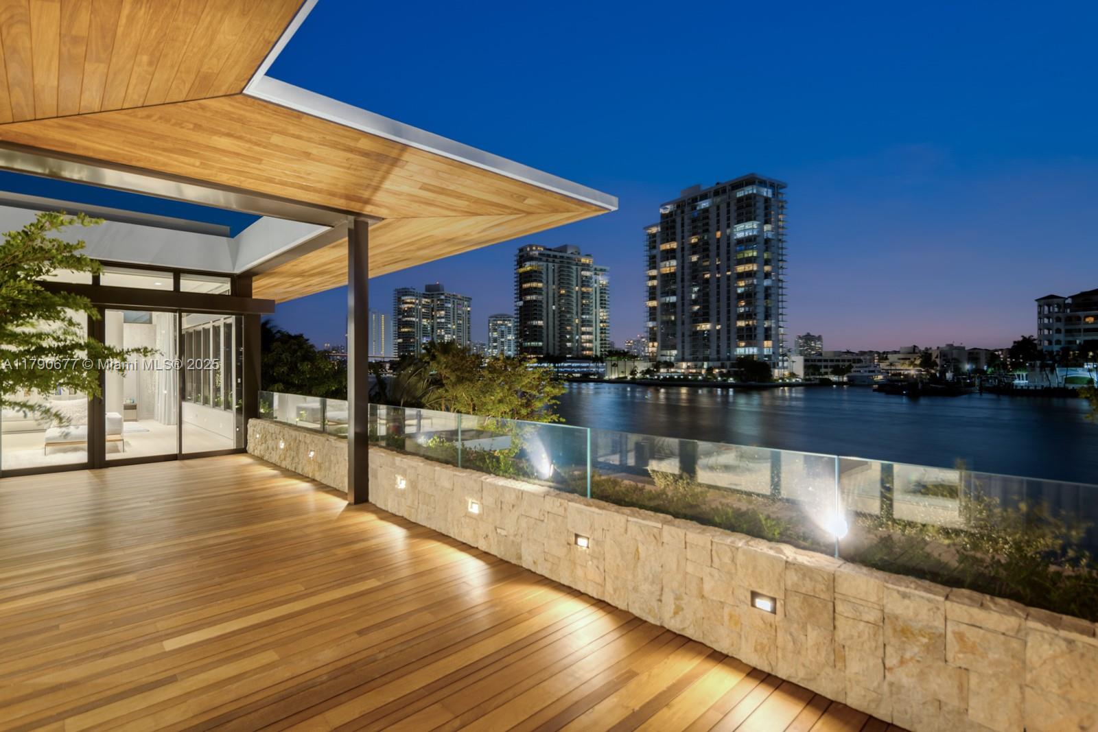 194 S Island Dr Golden Beach, FL 33160