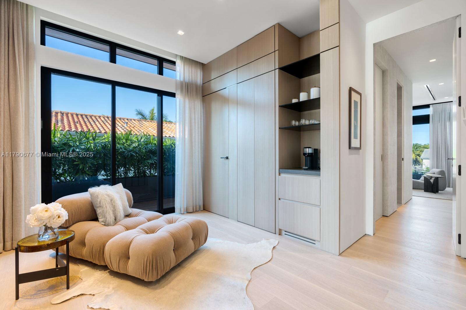 194 S Island Dr Golden Beach, FL 33160