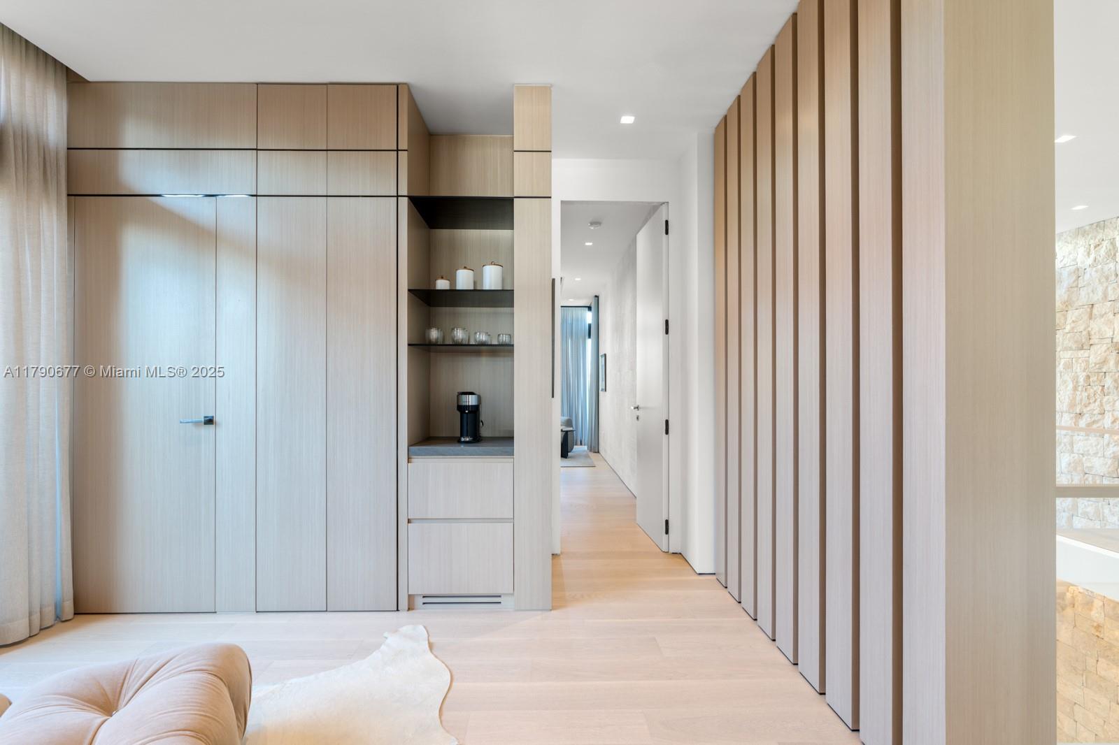 194 S Island Dr Golden Beach, FL 33160