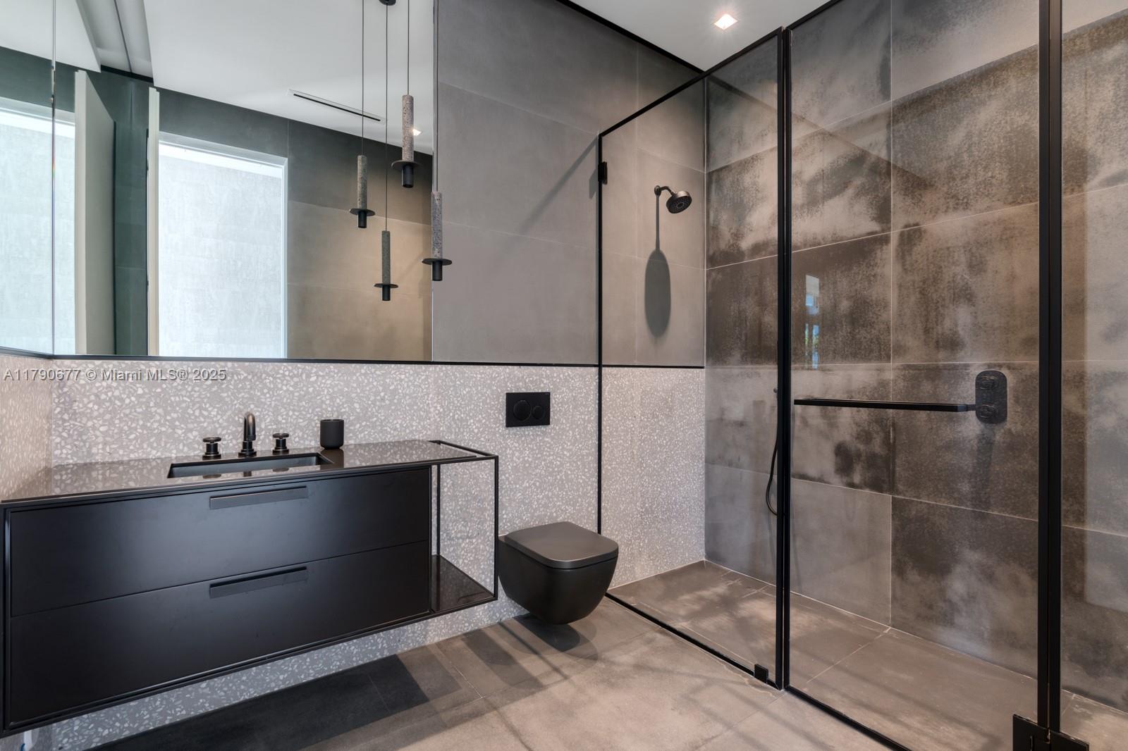 194 S Island Dr Golden Beach, FL 33160