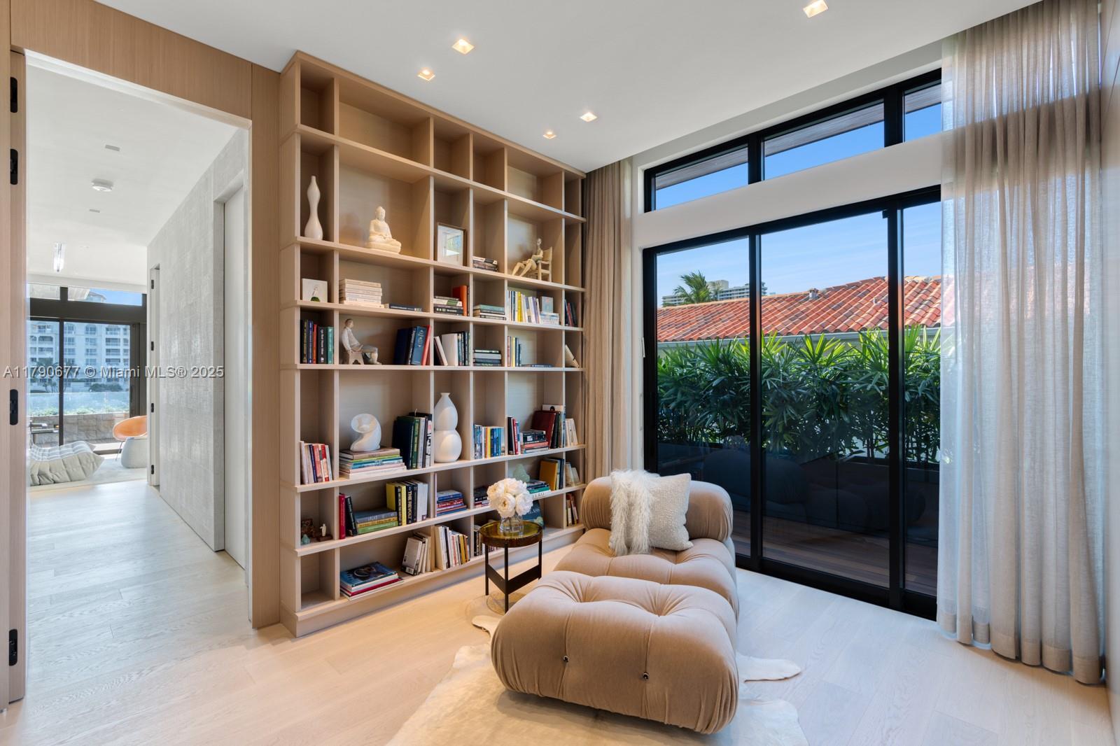 194 S Island Dr Golden Beach, FL 33160