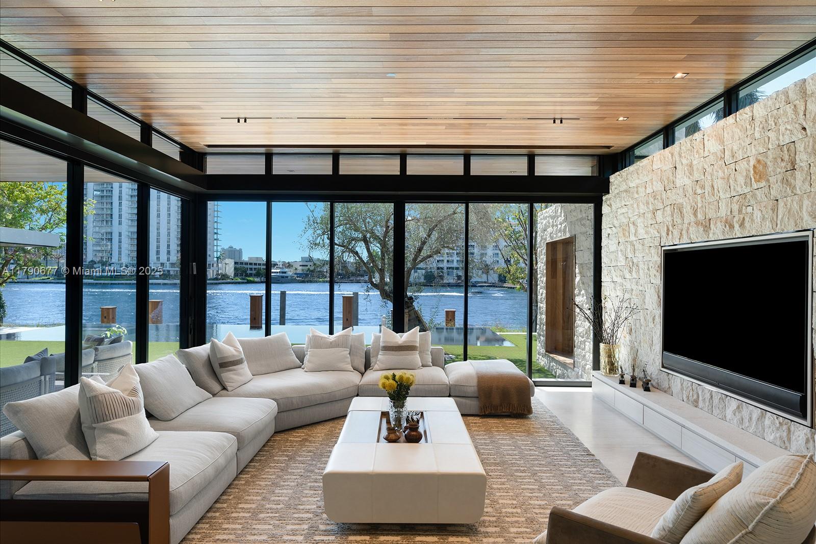 194 S Island Dr Golden Beach, FL 33160