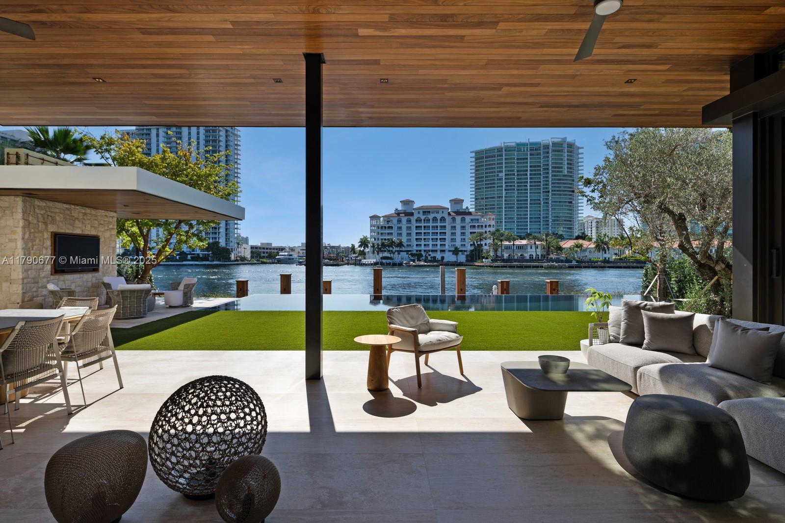 194 S Island Dr Golden Beach, FL 33160