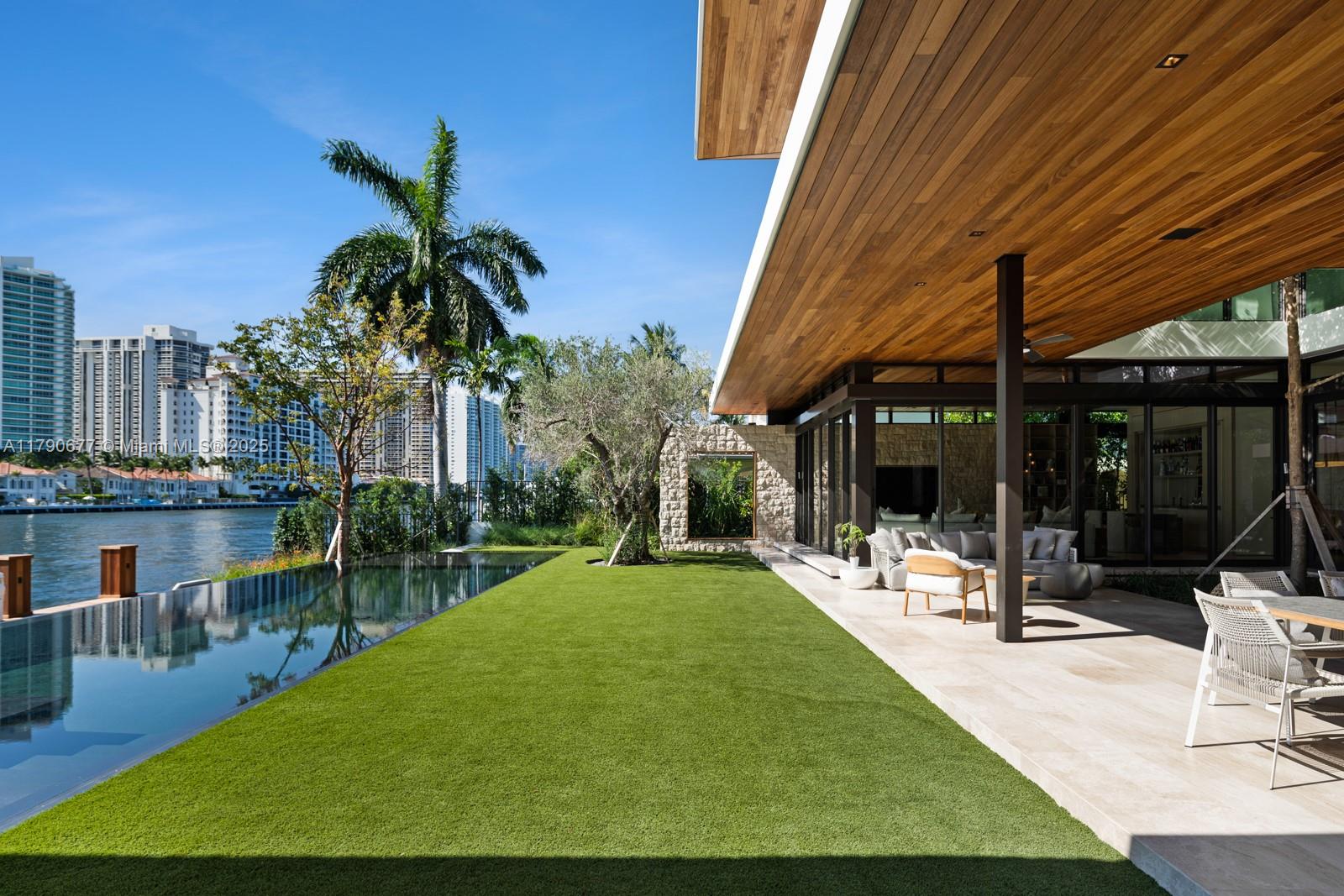 194 S Island Dr Golden Beach, FL 33160