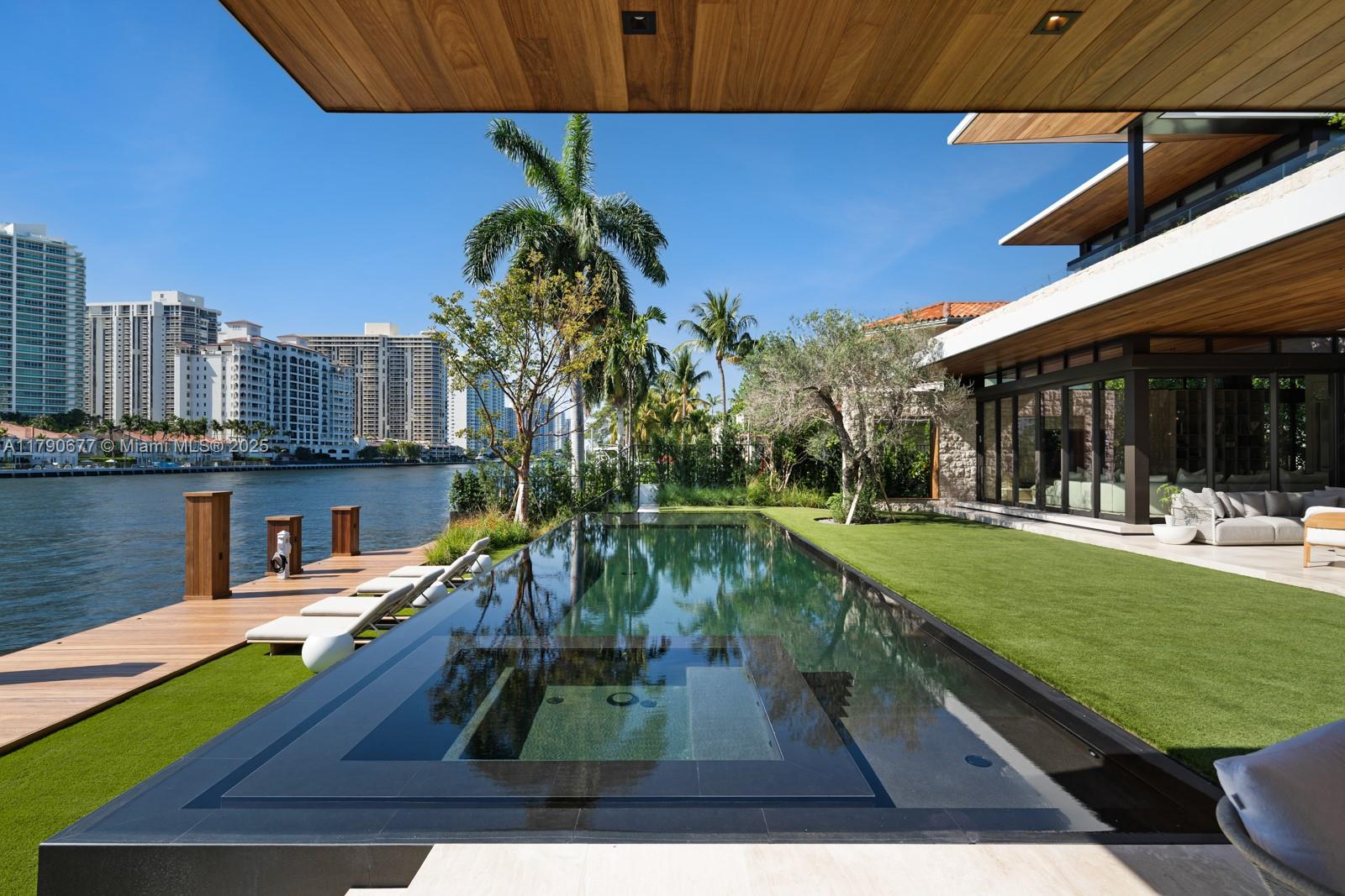 194 S Island Dr Golden Beach, FL 33160