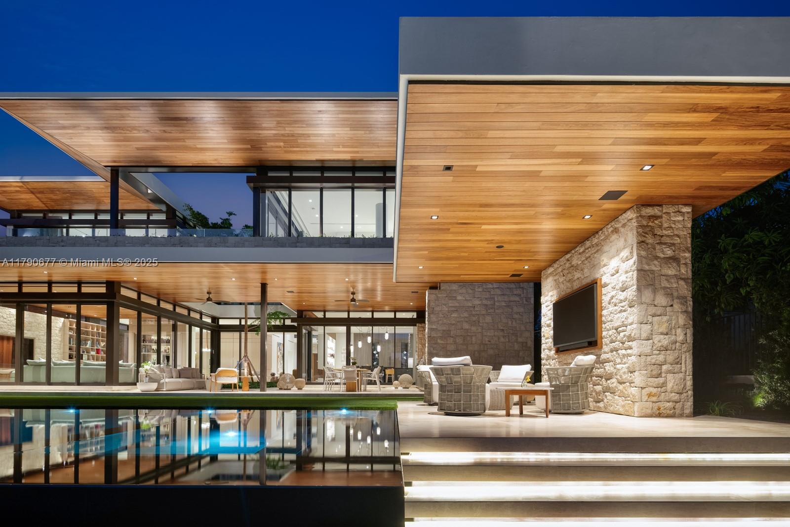 194 S Island Dr Golden Beach, FL 33160