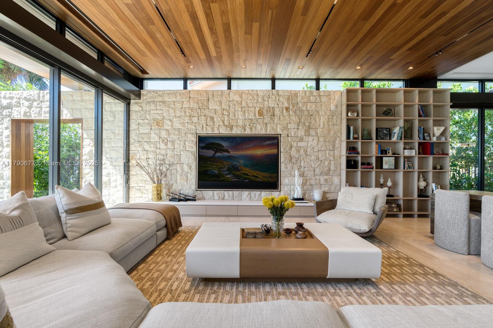 194 S Island Dr Golden Beach, FL 33160