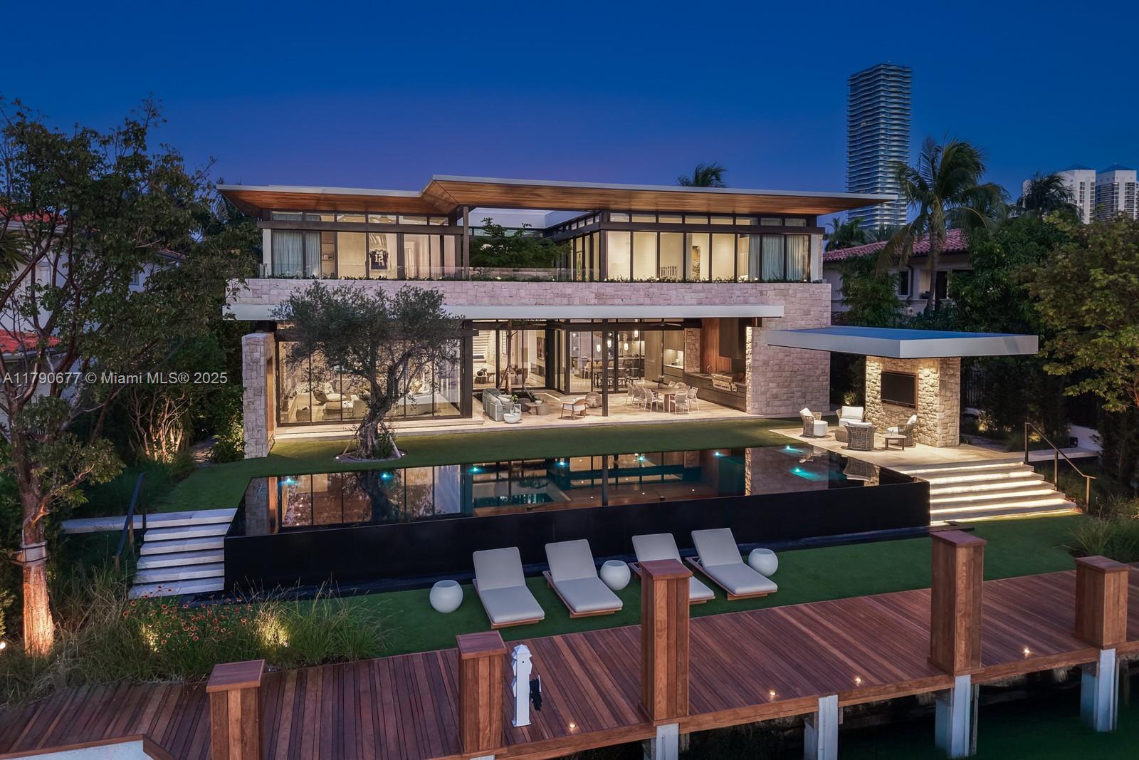 194 S Island Dr Golden Beach, FL 33160