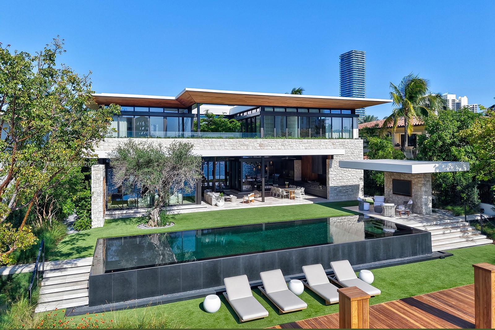 194 S Island Dr Golden Beach, FL 33160