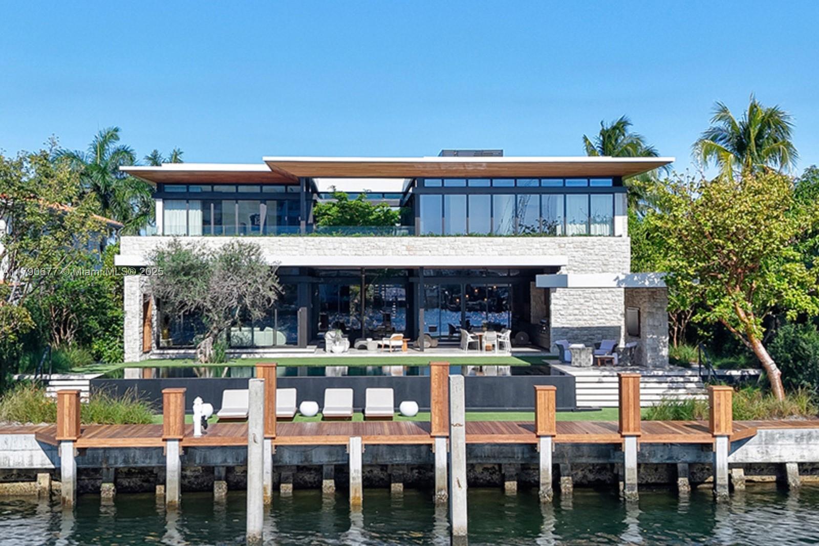 194 S Island Dr Golden Beach, FL 33160