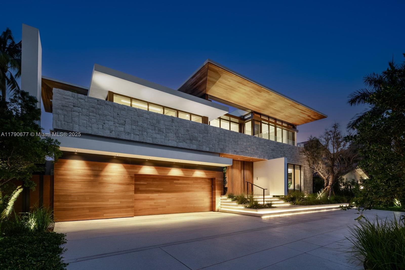 194 S Island Dr Golden Beach, FL 33160