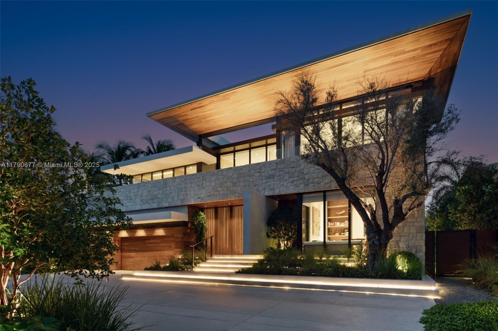 194 S Island Dr Golden Beach, FL 33160