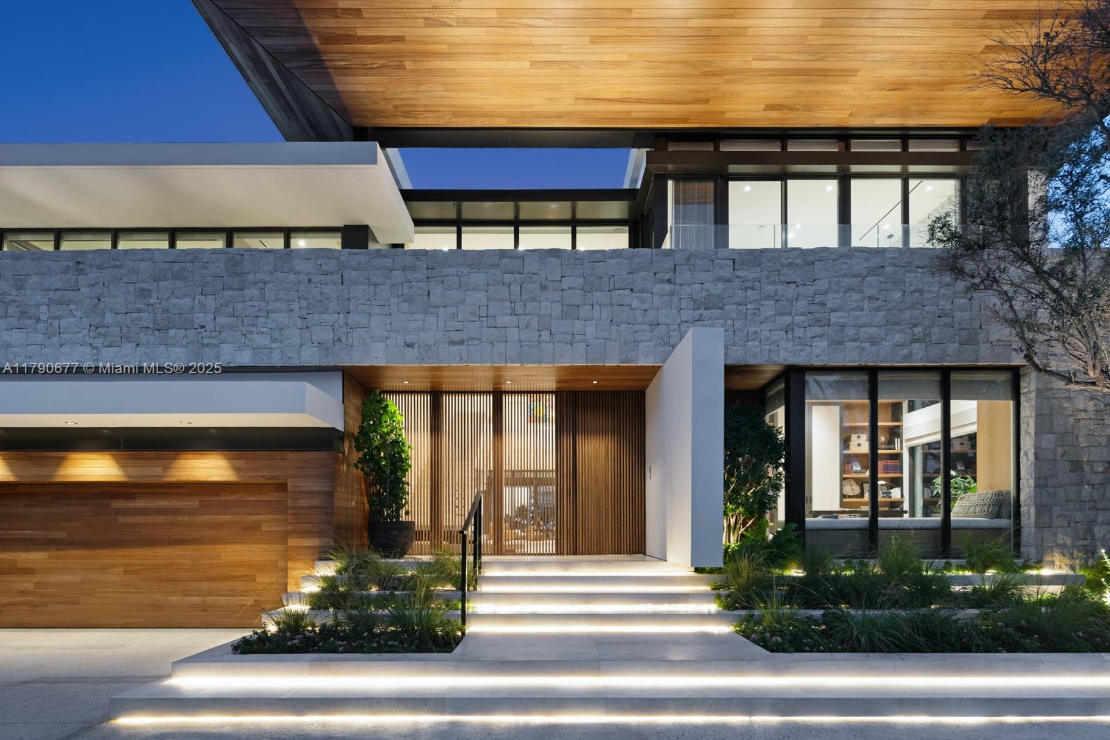 194 S Island Dr Golden Beach, FL 33160