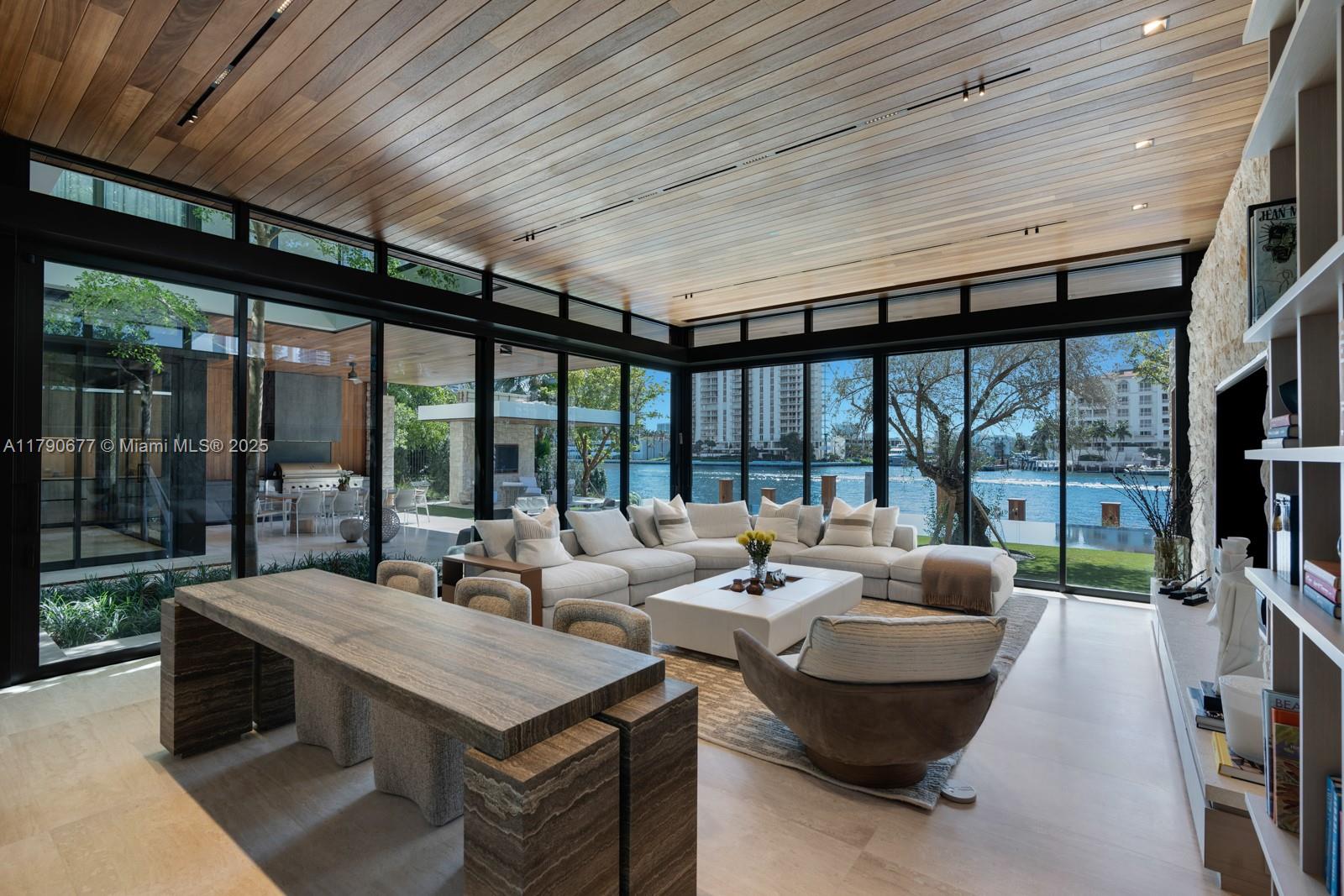 194 S Island Dr Golden Beach, FL 33160