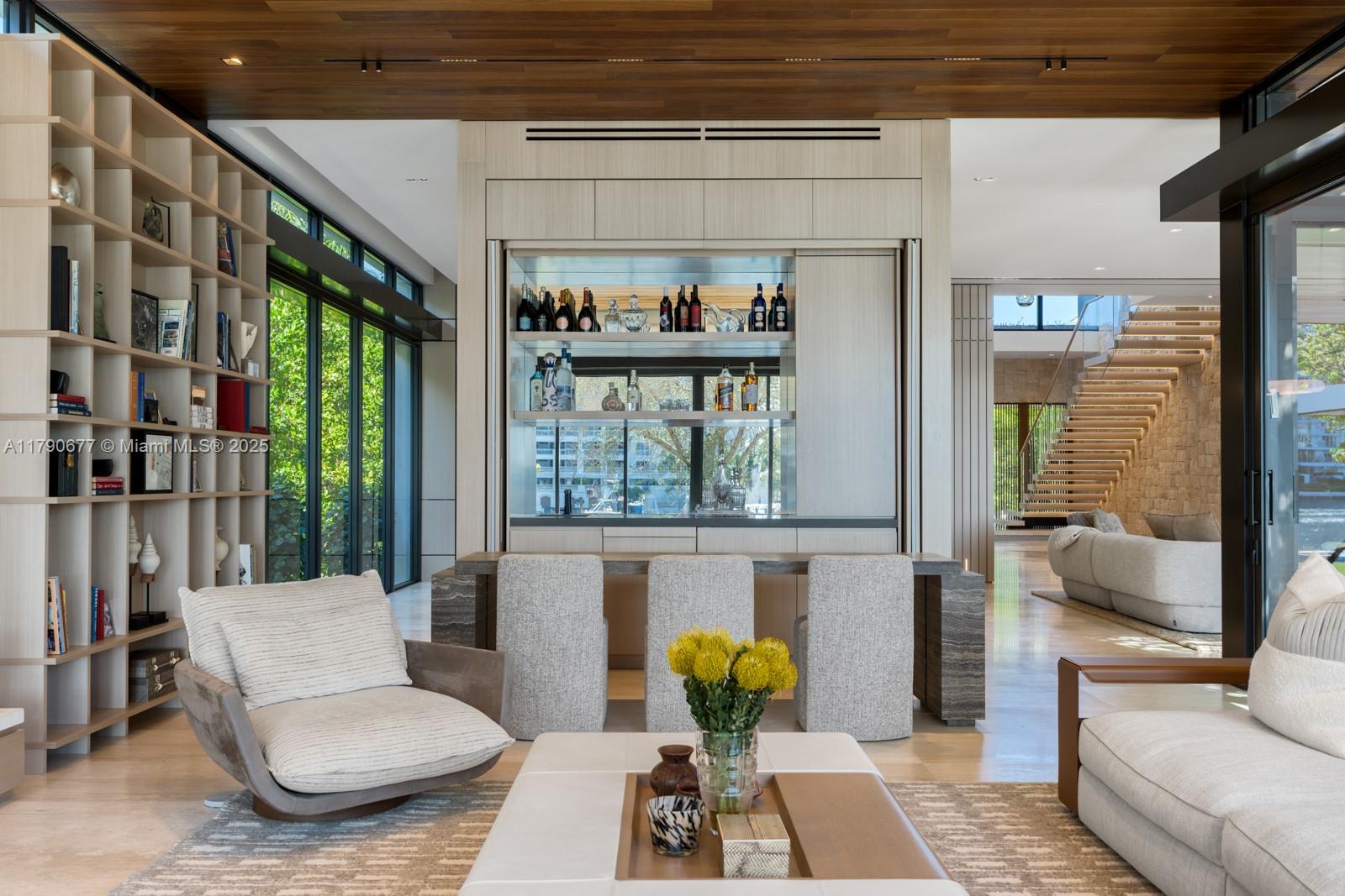 194 S Island Dr Golden Beach, FL 33160