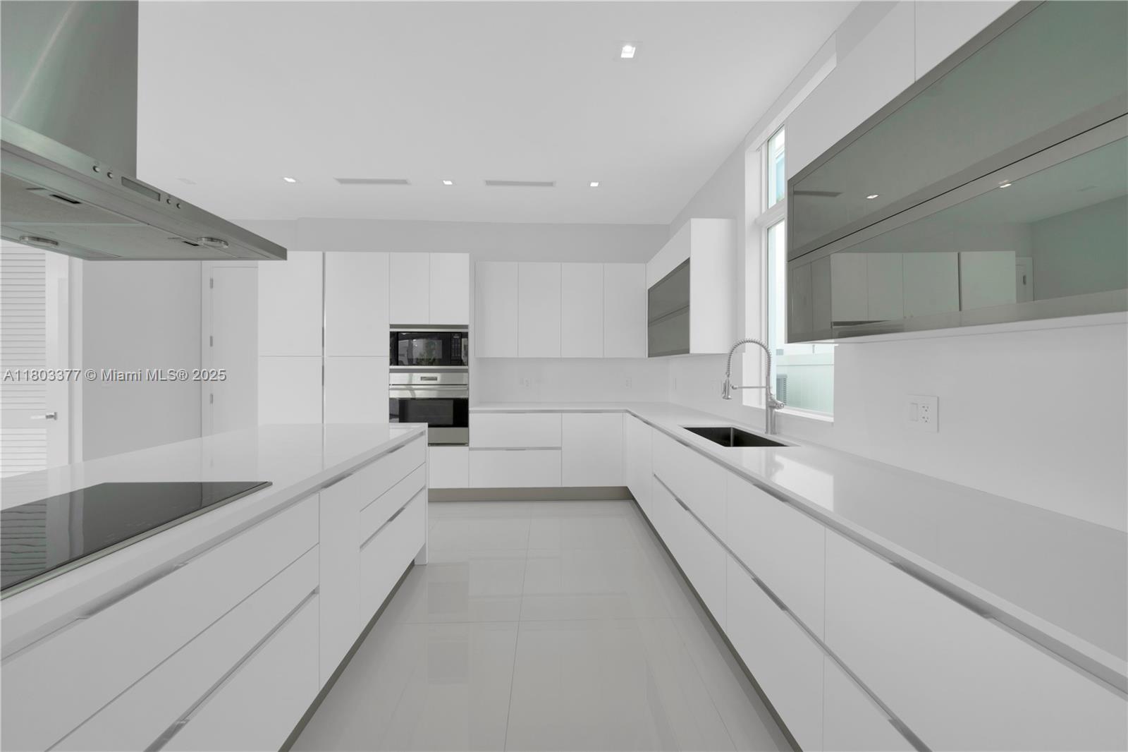 10553 NW 67th Ter Doral, FL 33178