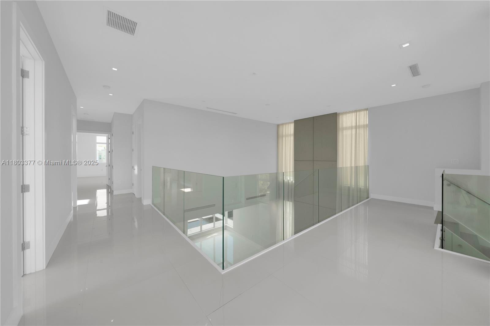 10553 NW 67th Ter Doral, FL 33178