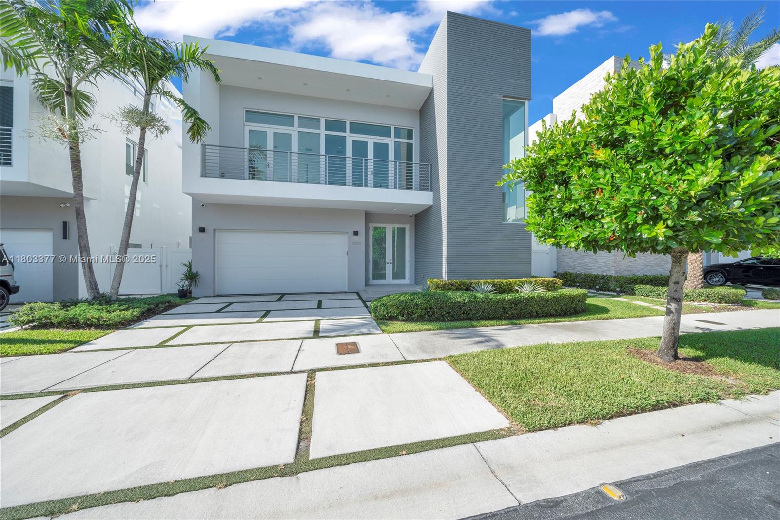 10553 NW 67th Ter Doral, FL 33178