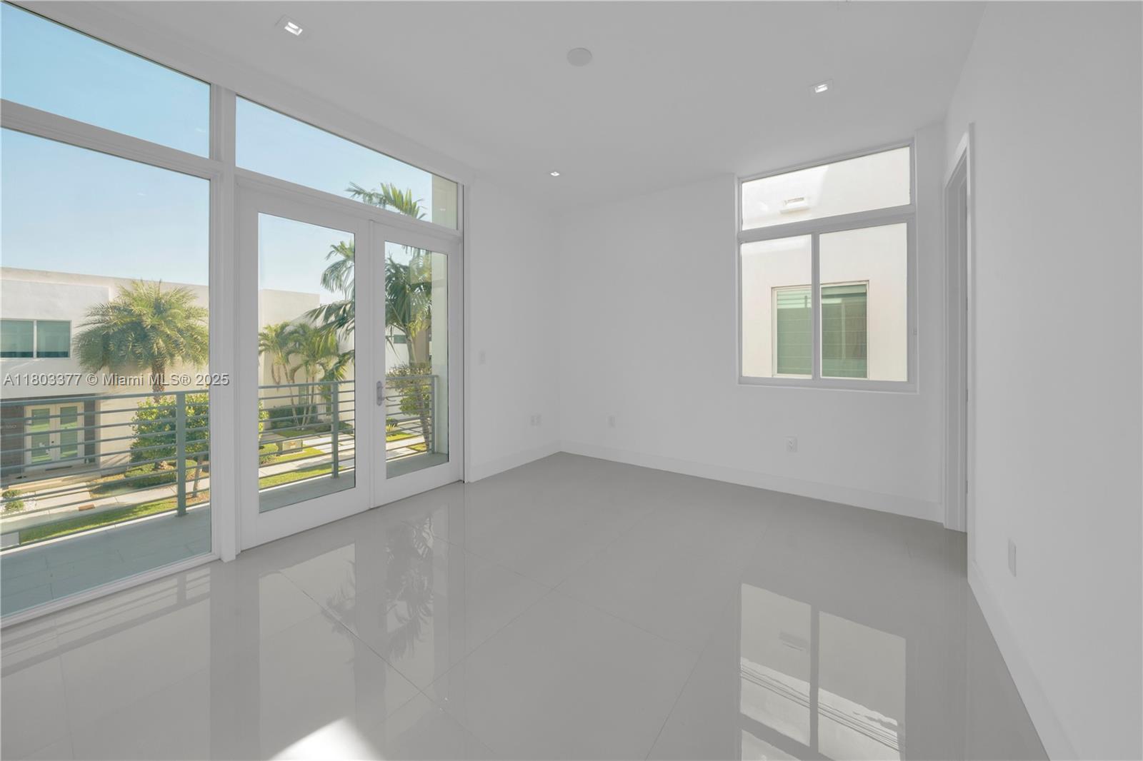 10553 NW 67th Ter Doral, FL 33178