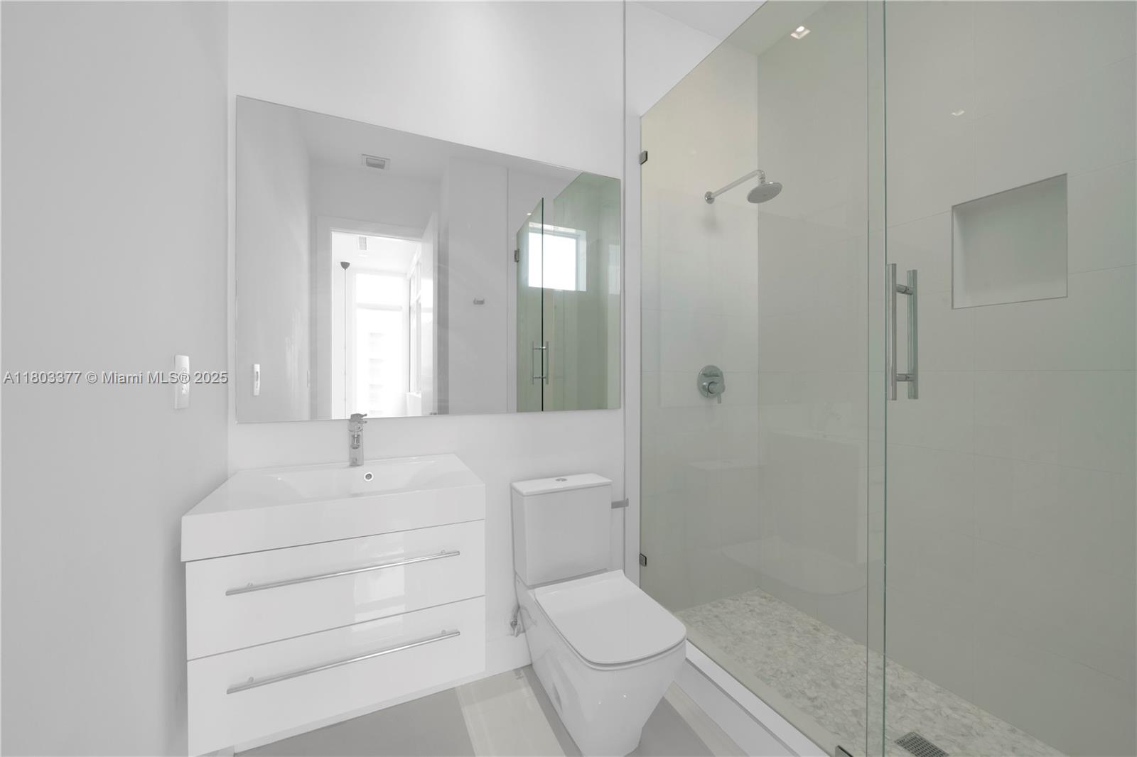 10553 NW 67th Ter Doral, FL 33178