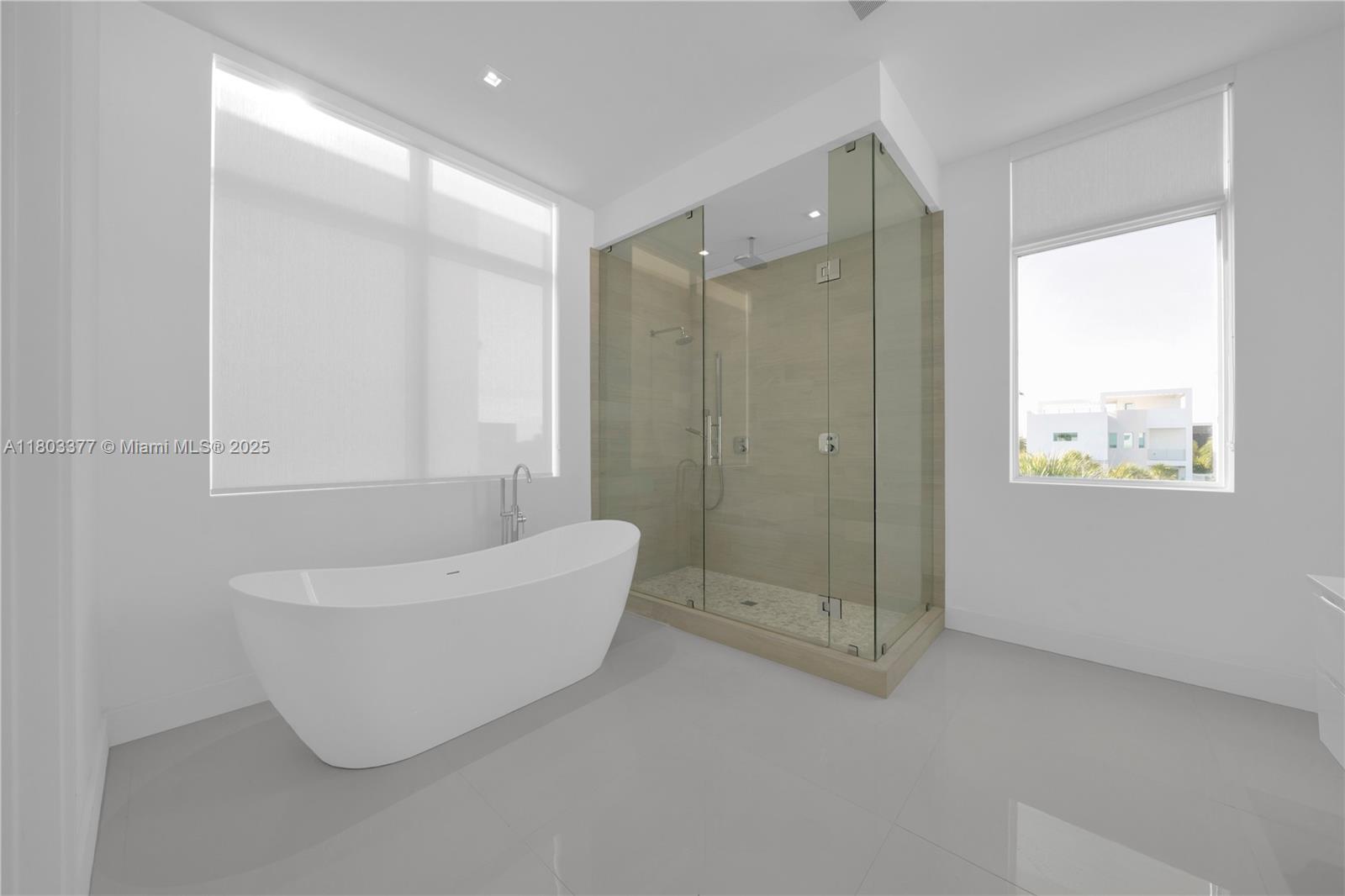 10553 NW 67th Ter Doral, FL 33178