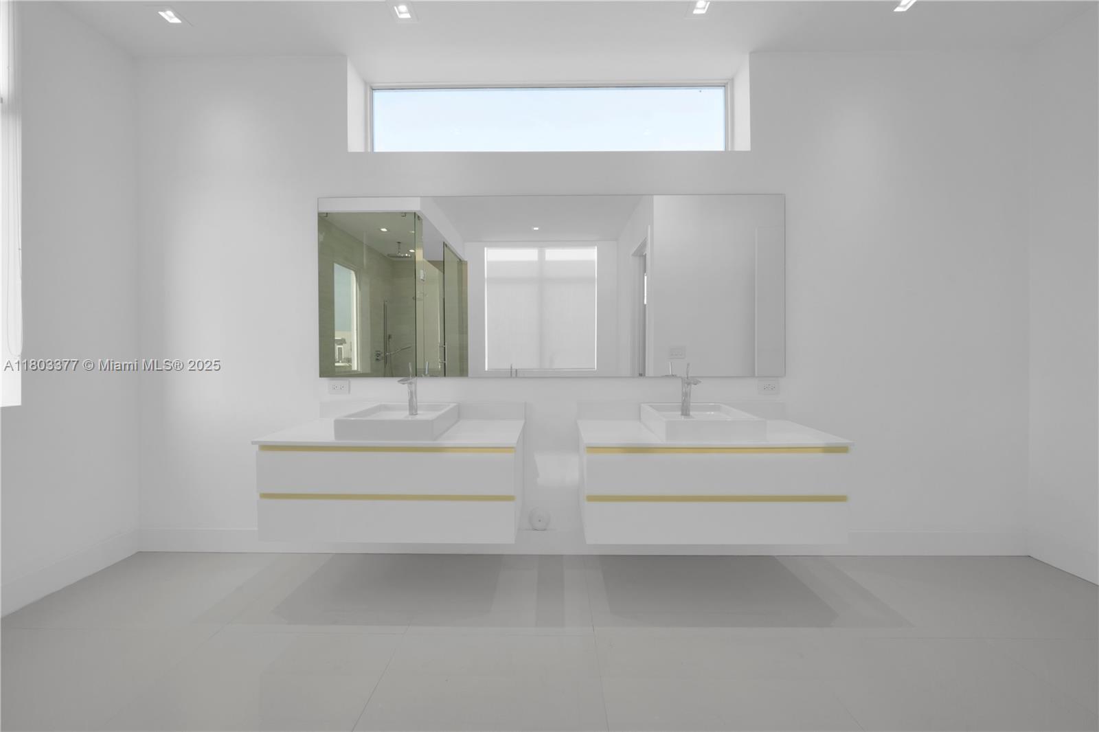 10553 NW 67th Ter Doral, FL 33178