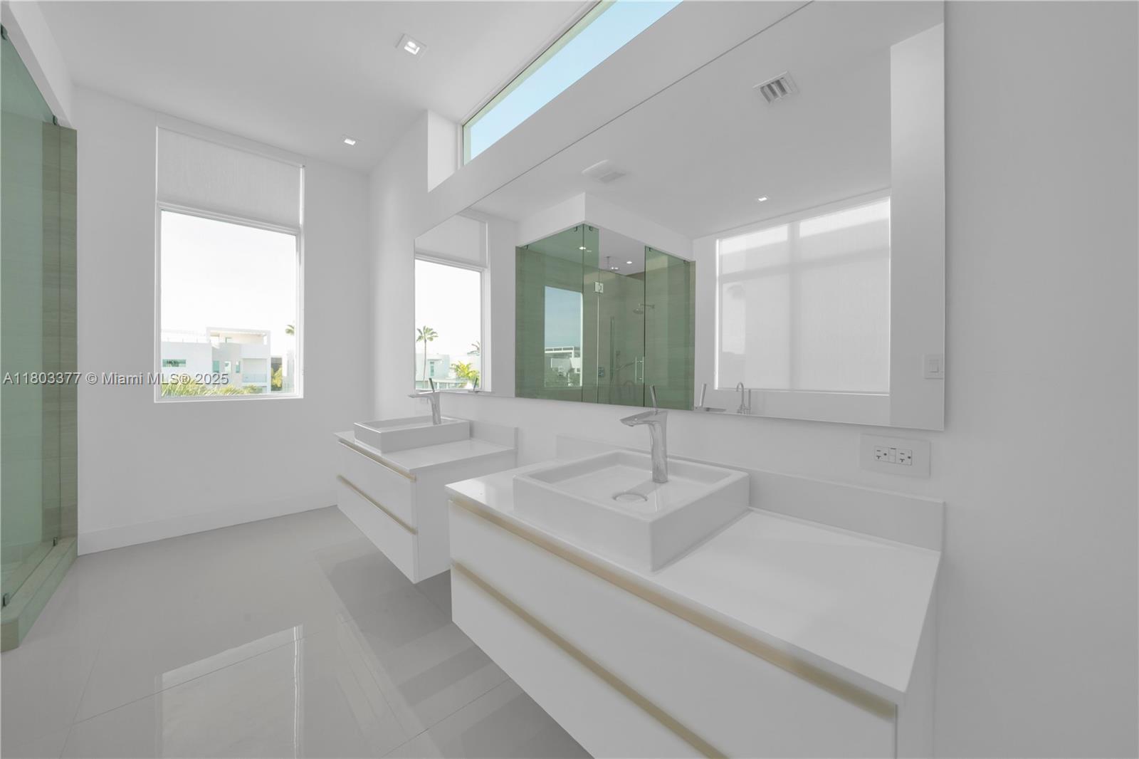 10553 NW 67th Ter Doral, FL 33178