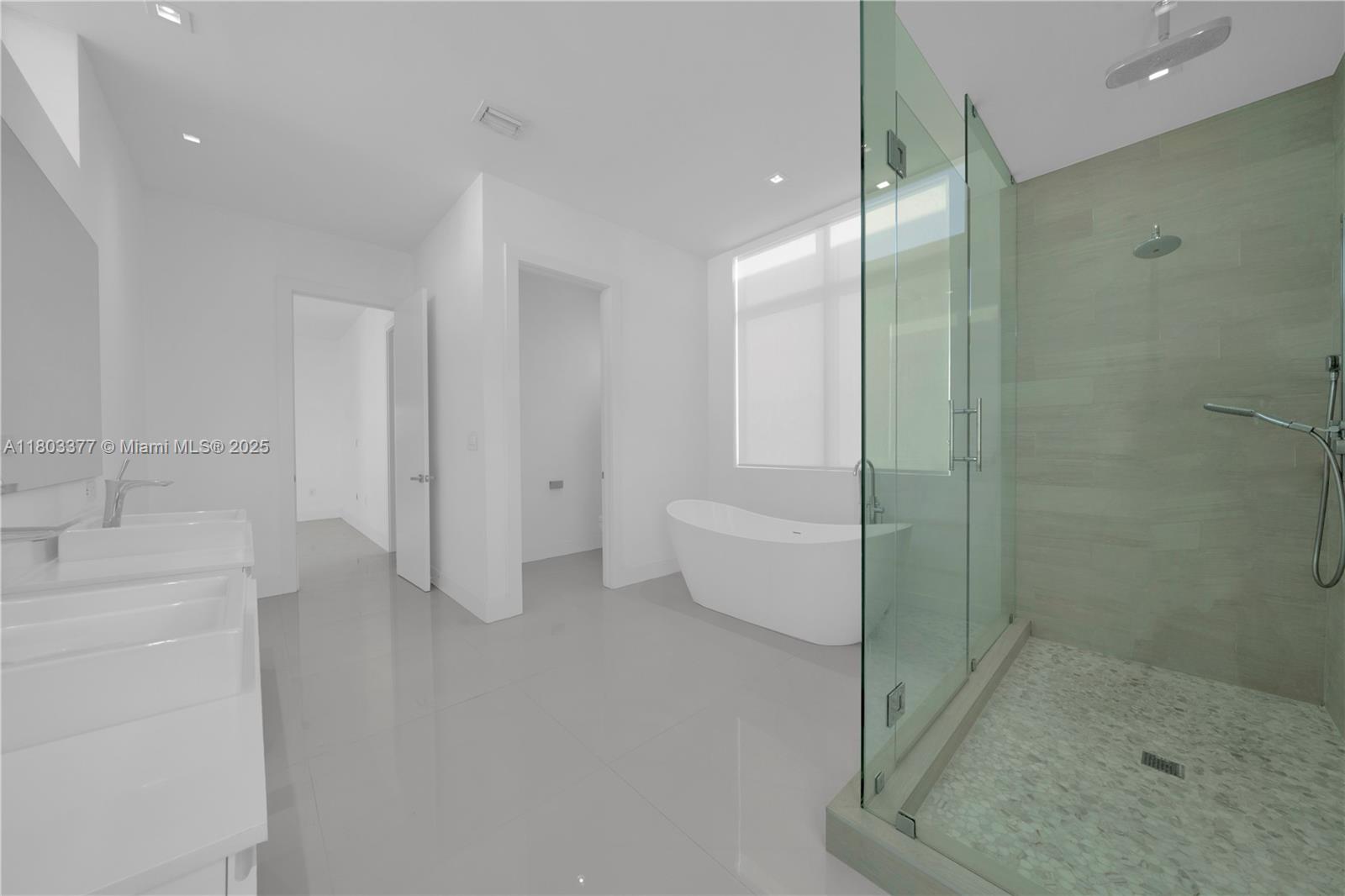 10553 NW 67th Ter Doral, FL 33178