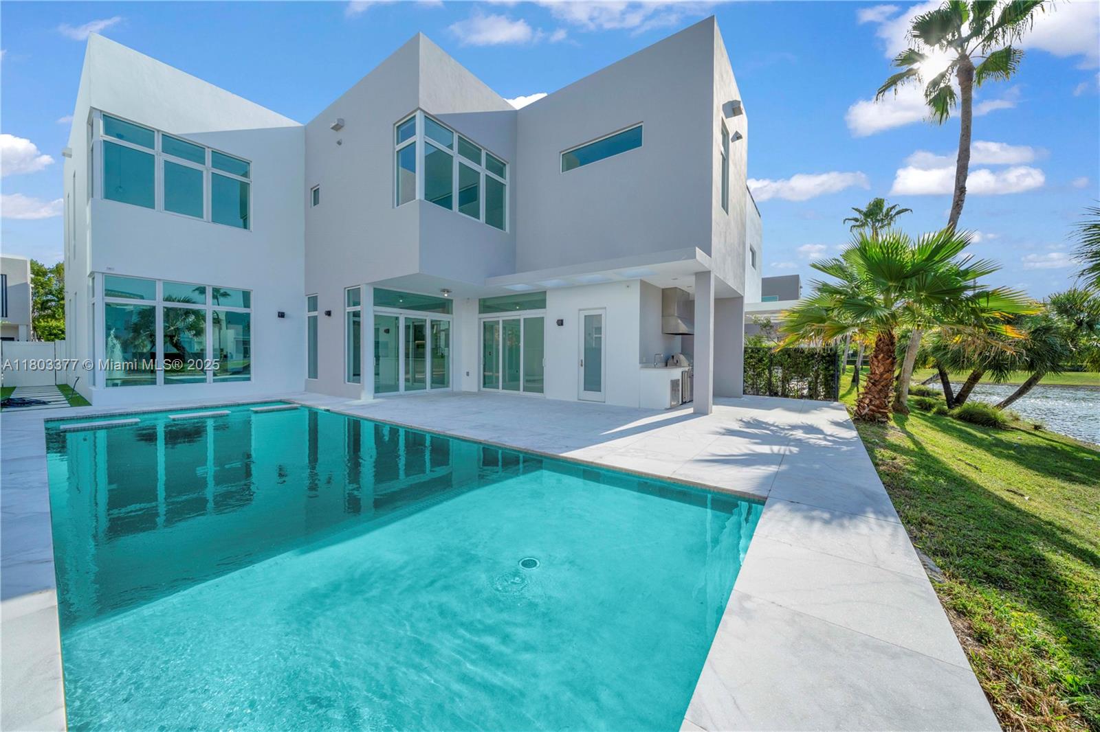 10553 NW 67th Ter Doral, FL 33178