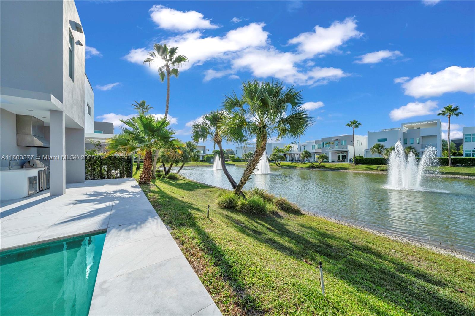 10553 NW 67th Ter Doral, FL 33178