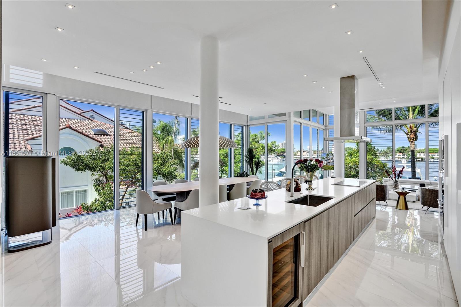 3750 Yacht Clb Dr #TH1 Aventura, FL 33180