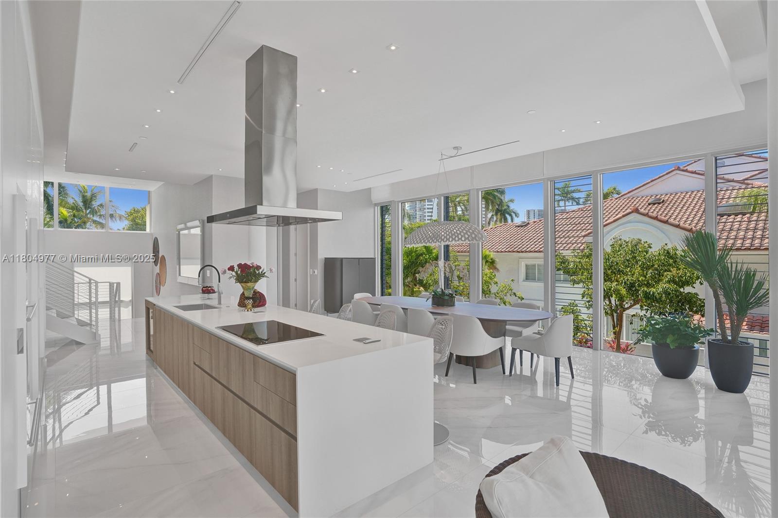 3750 Yacht Clb Dr #TH1 Aventura, FL 33180