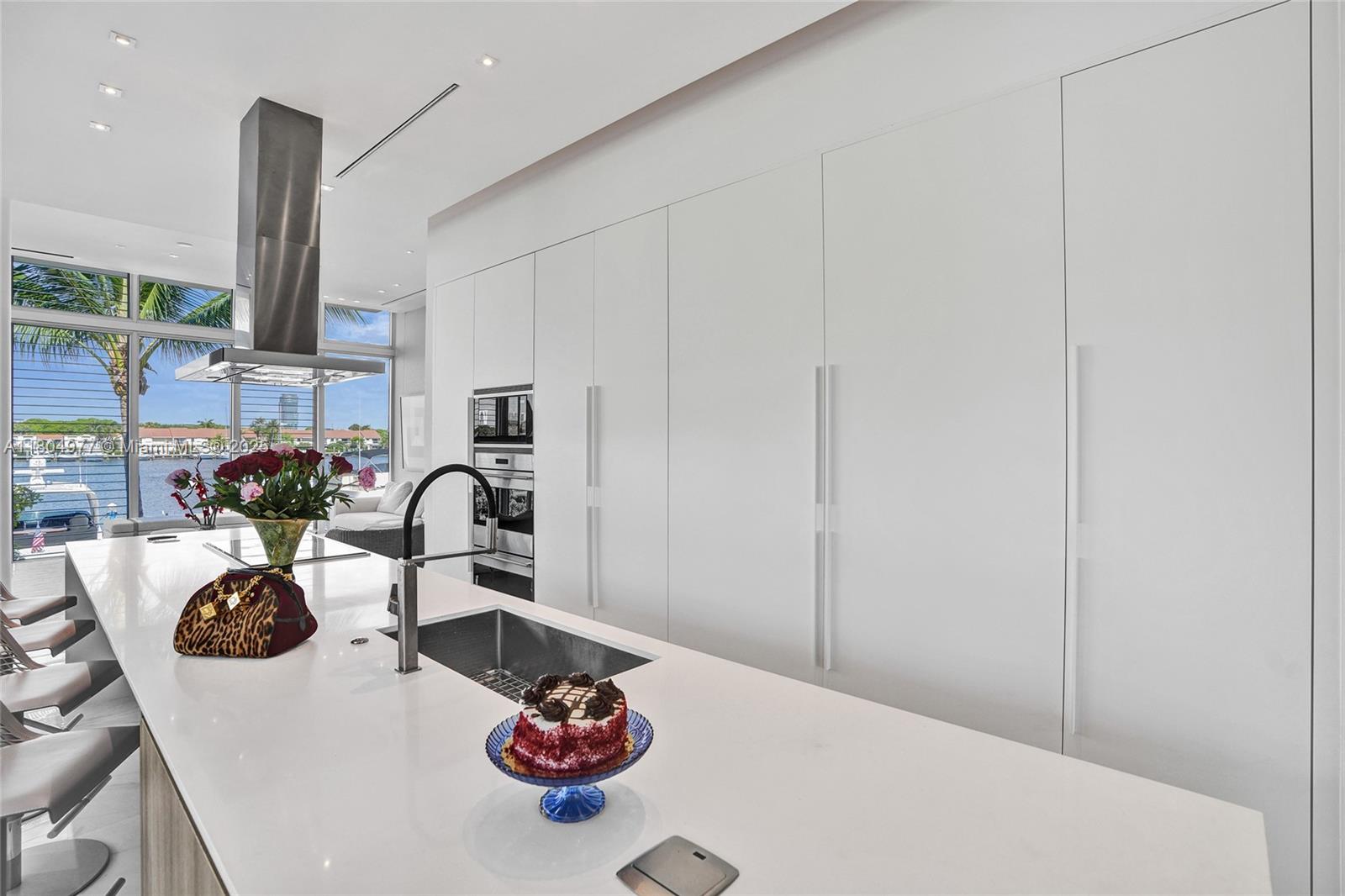 3750 Yacht Clb Dr #TH1 Aventura, FL 33180